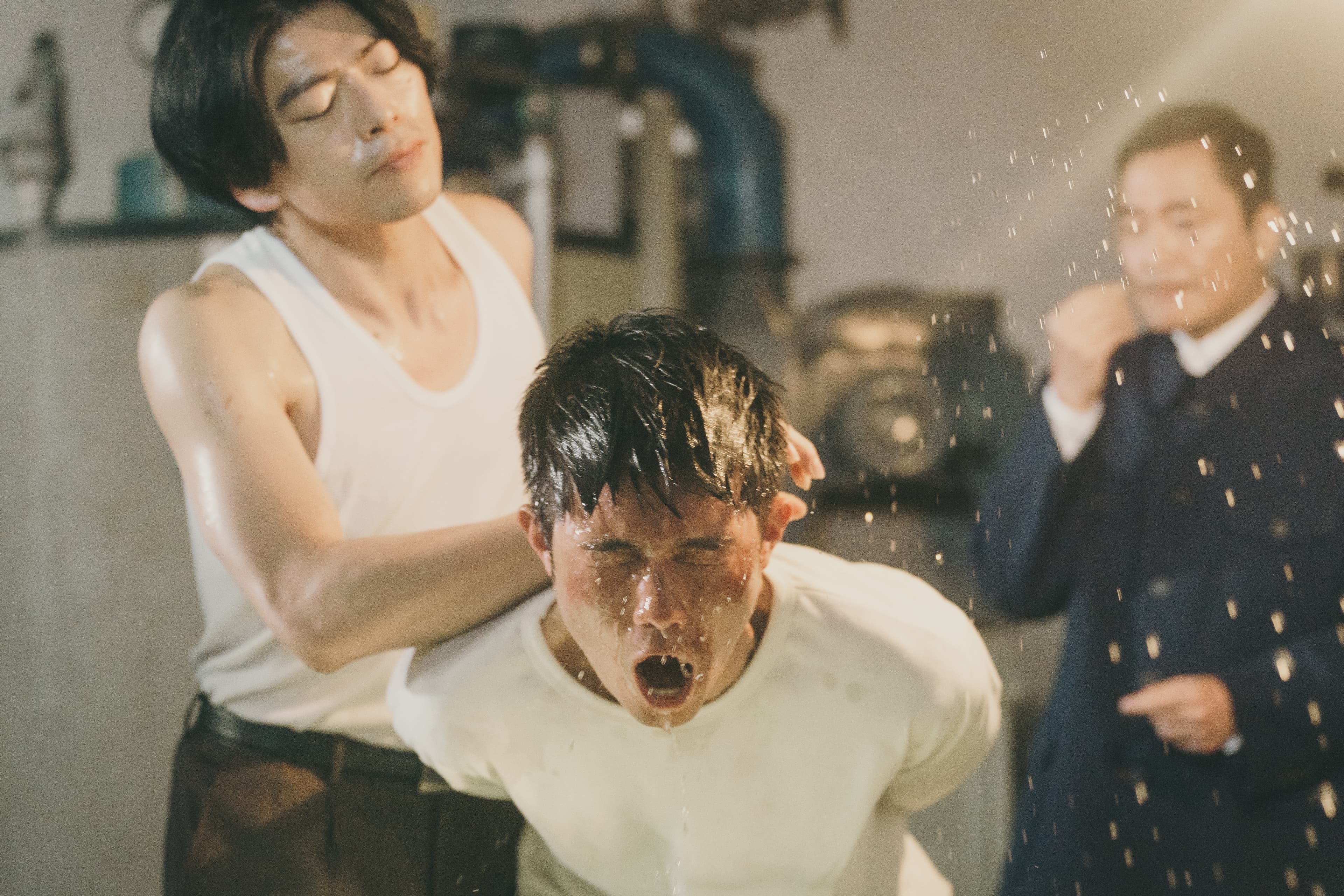 張耀仁在遭刑求後,獄友黃迪揚教他飯要「拌一些鹽水吃」保命。(公視台語台)