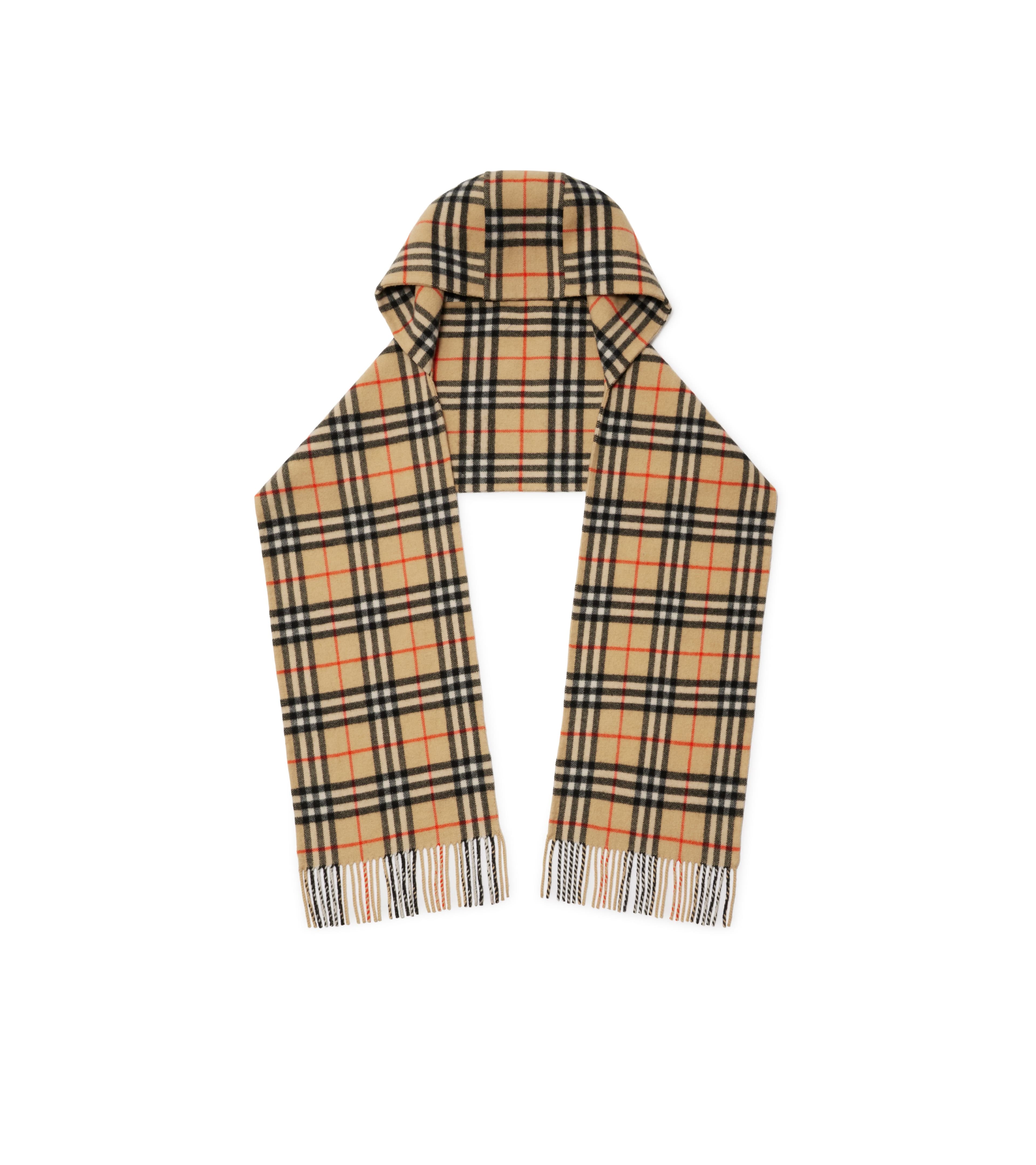 沙色格紋喀什米爾連帽圍巾。NT$46,500(BURBERRY提供)