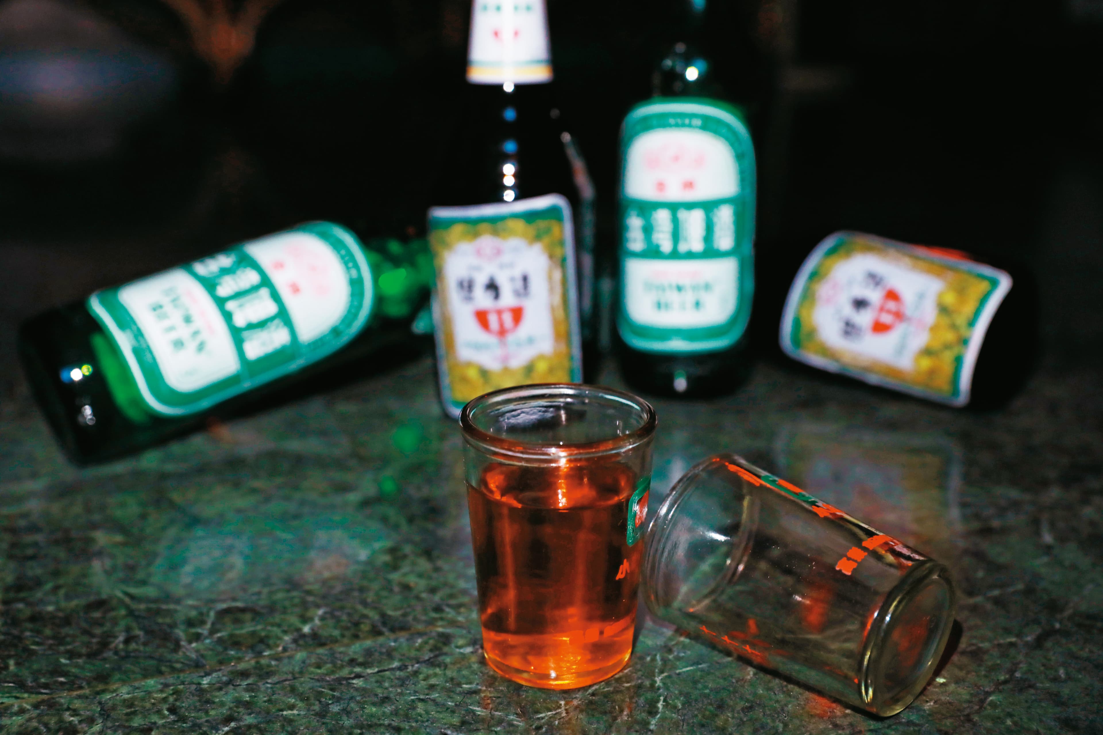 分隊士兵爆料,隊上士官兵經常違規飲酒,最愛喝啤酒加保力達。圖為示意圖。