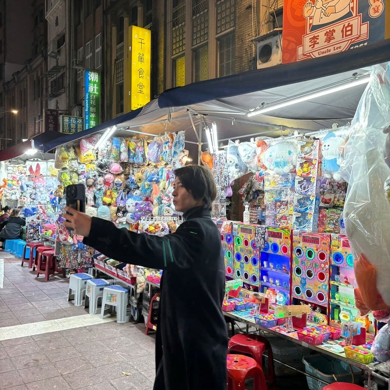 山下智久上回來台逛士林夜市,這次改逛寧夏夜市。(翻攝山下智久Threads)