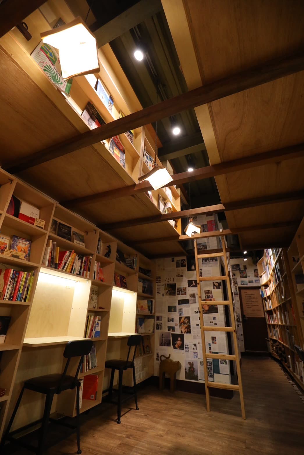 書店一樓還設有如K書中心的座位區。