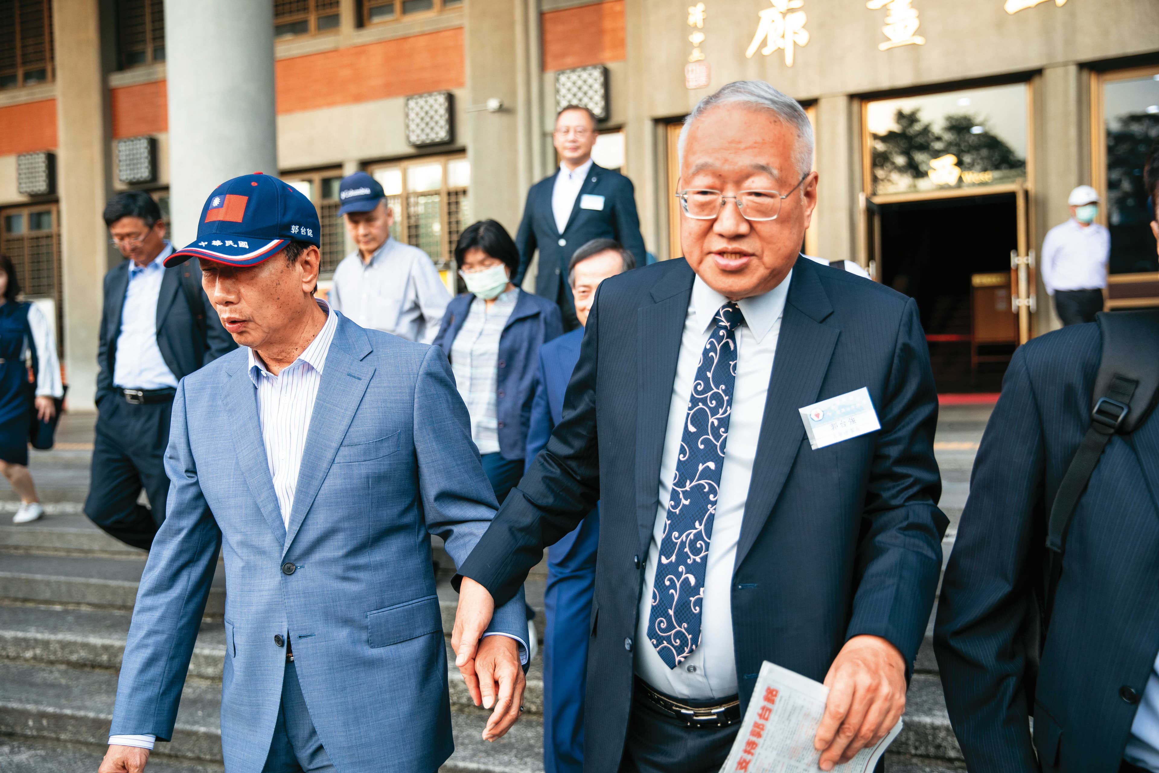 鴻海集團創辦人郭台銘(左)與胞弟郭台強(右)在科技業各擁一片天。