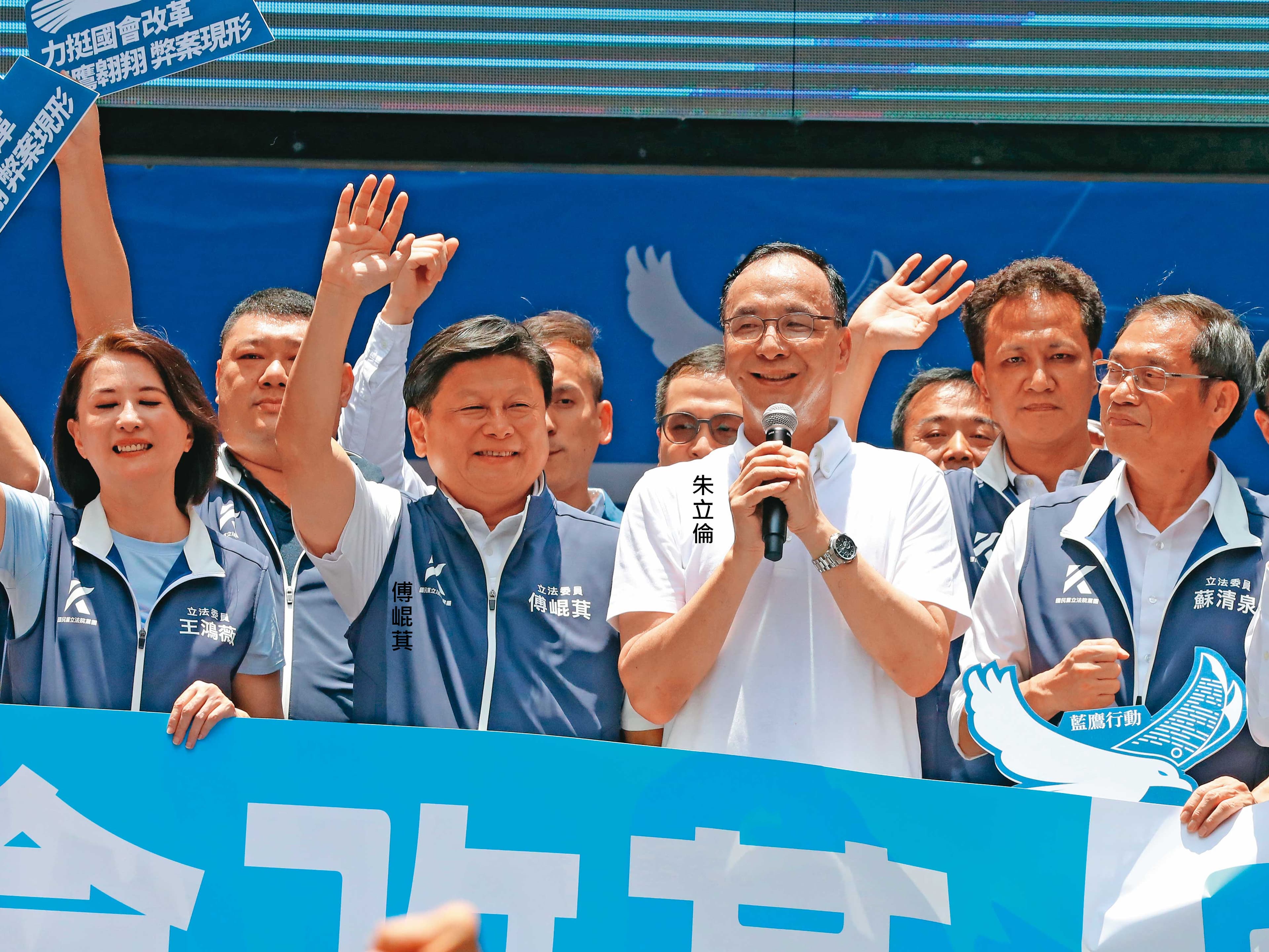 朱立倫樂於走出黨中央,頻頻現身街頭活動「刷臉」。