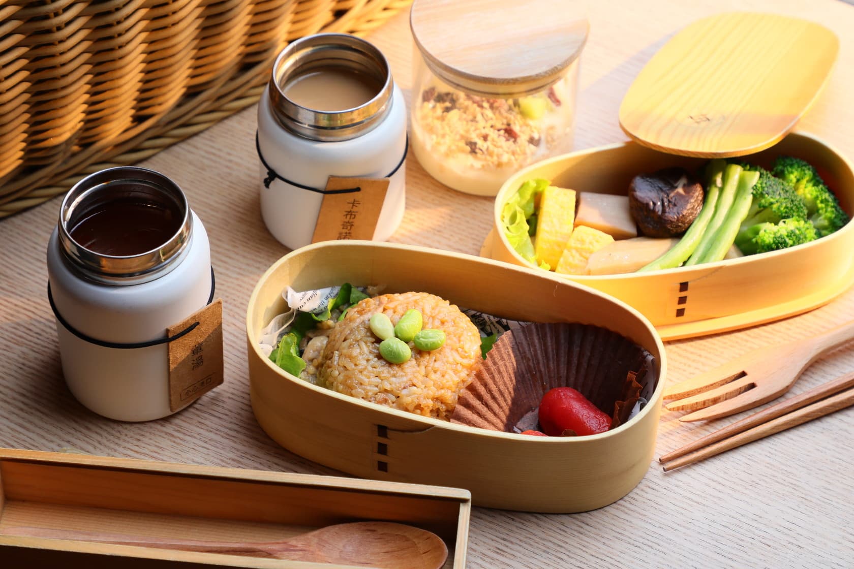 體驗玩瑜珈回到房間管家已送來的健康營養的早餐,有炊飯、玉子燒、優格等,最適合以此打開山野裡的早晨時光。