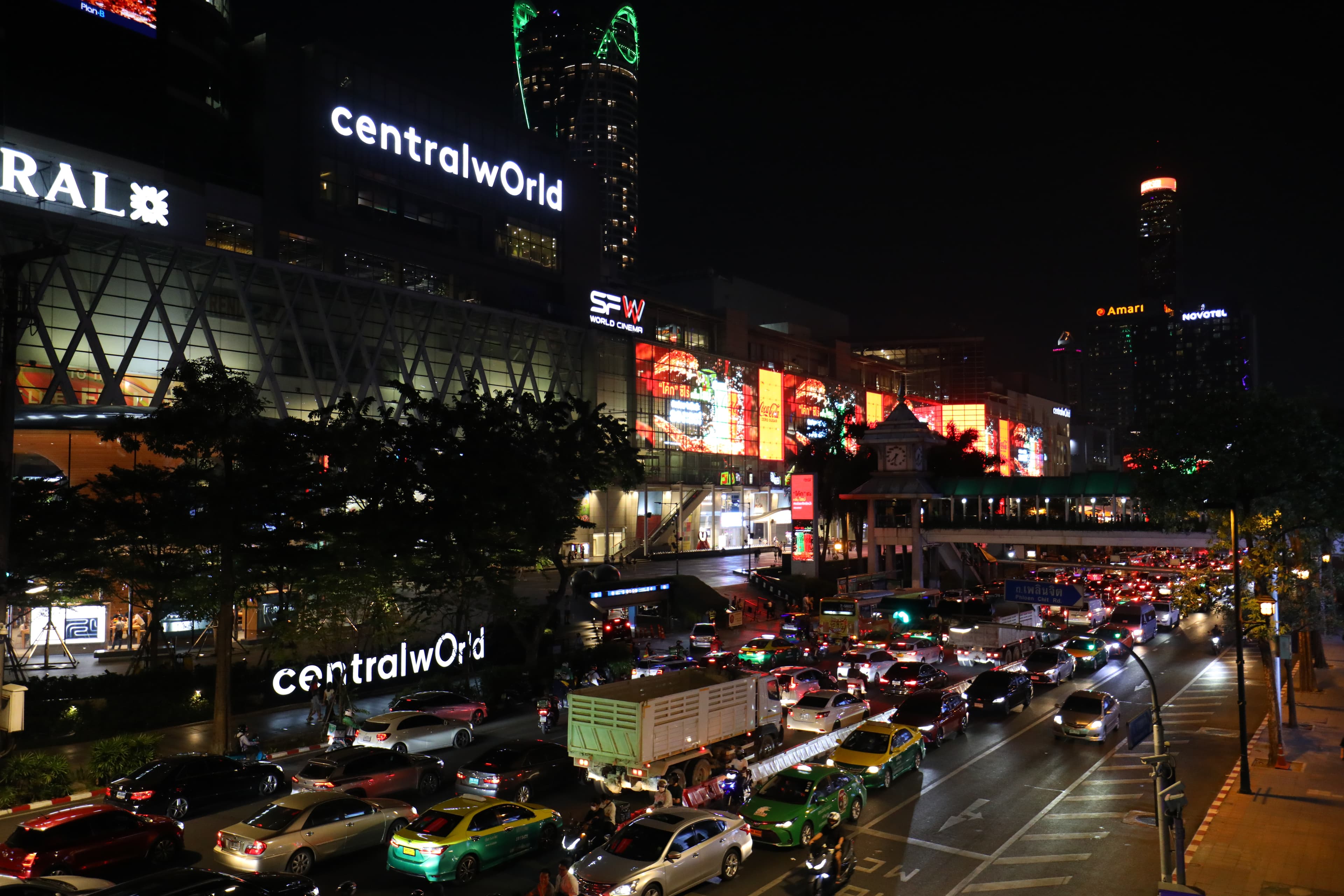 尚泰世界Central World面積非常廣闊,想要找特定店舖需要先研究地理位置。