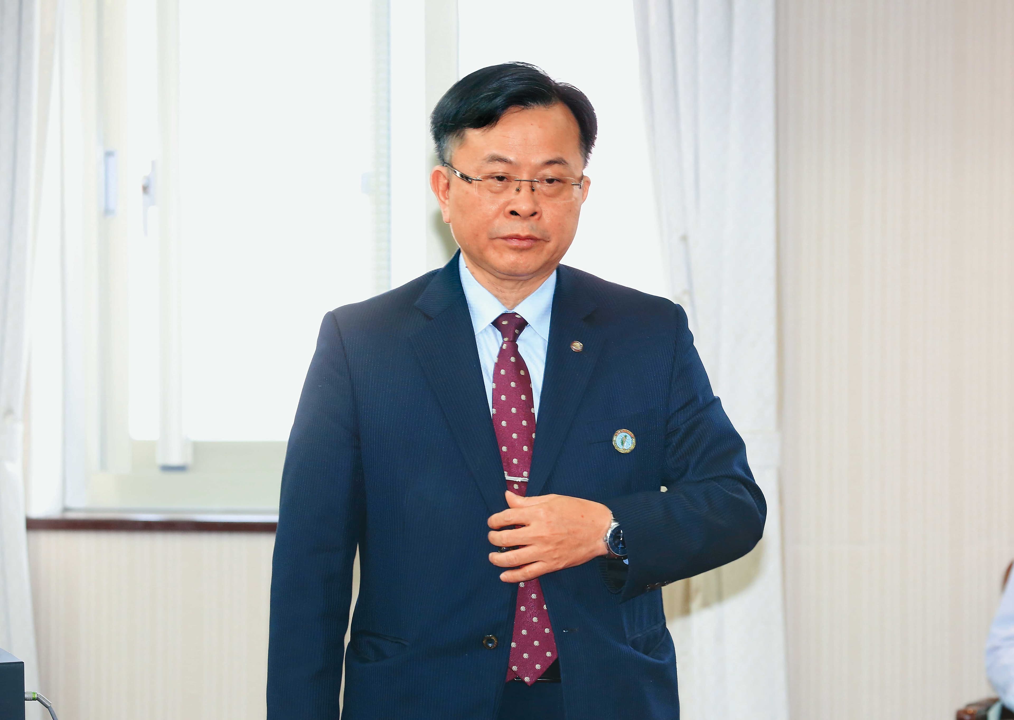 NCC前主委陳耀祥去年卸任前,將《組織法》第10條第3項規定解釋為「法定總額」,也種下自廢武功的爭議。(資料照片)