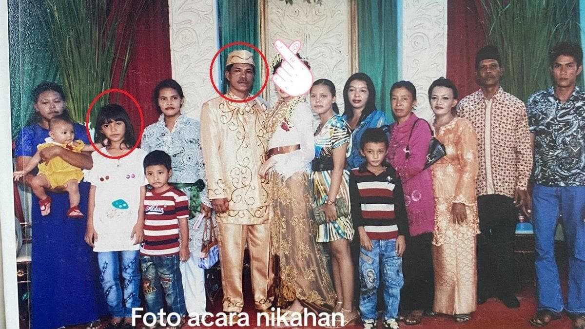 當年9歲的法迪雅,參加親戚的婚禮,11年後「新郎」成為她的「新郎」。(翻自tribunnews.com)