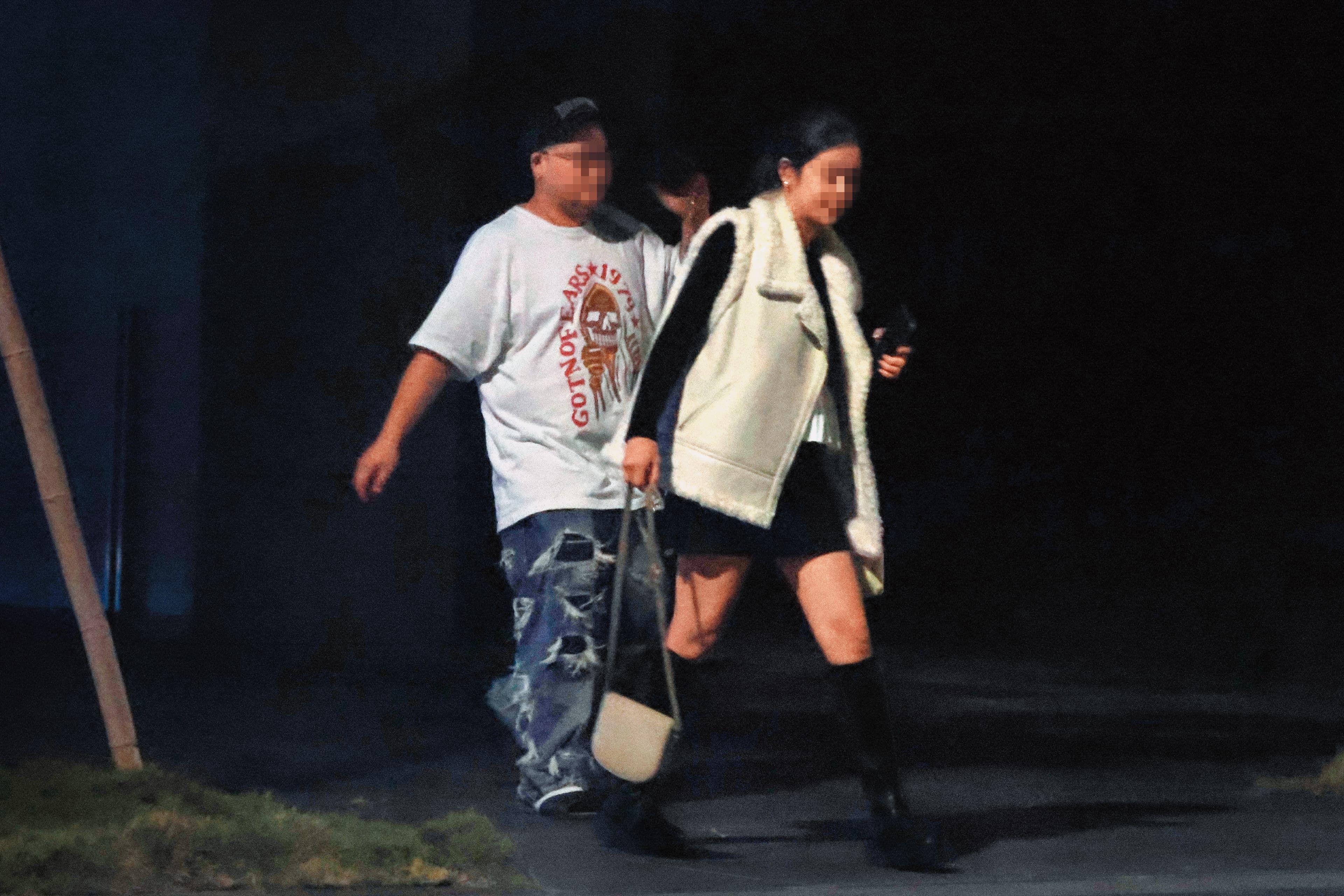 03:08,玩到隔天凌晨,其中也有小豬身邊的友人負責送女生離開,感覺待遇比較不一樣。