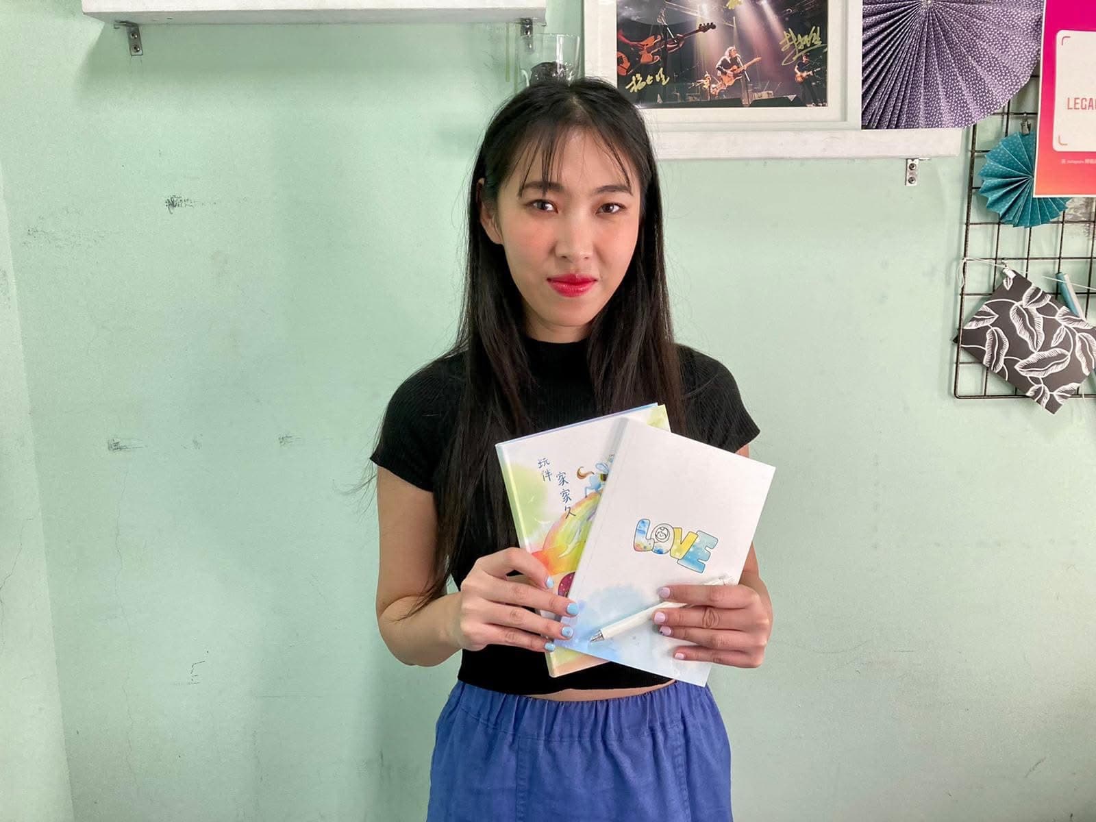 王若琳在專輯《愛的呼喚》中翻唱多首經典作品,奪下第31屆金曲國語專輯獎,引來部分人質疑。(翻攝自王若琳臉書)