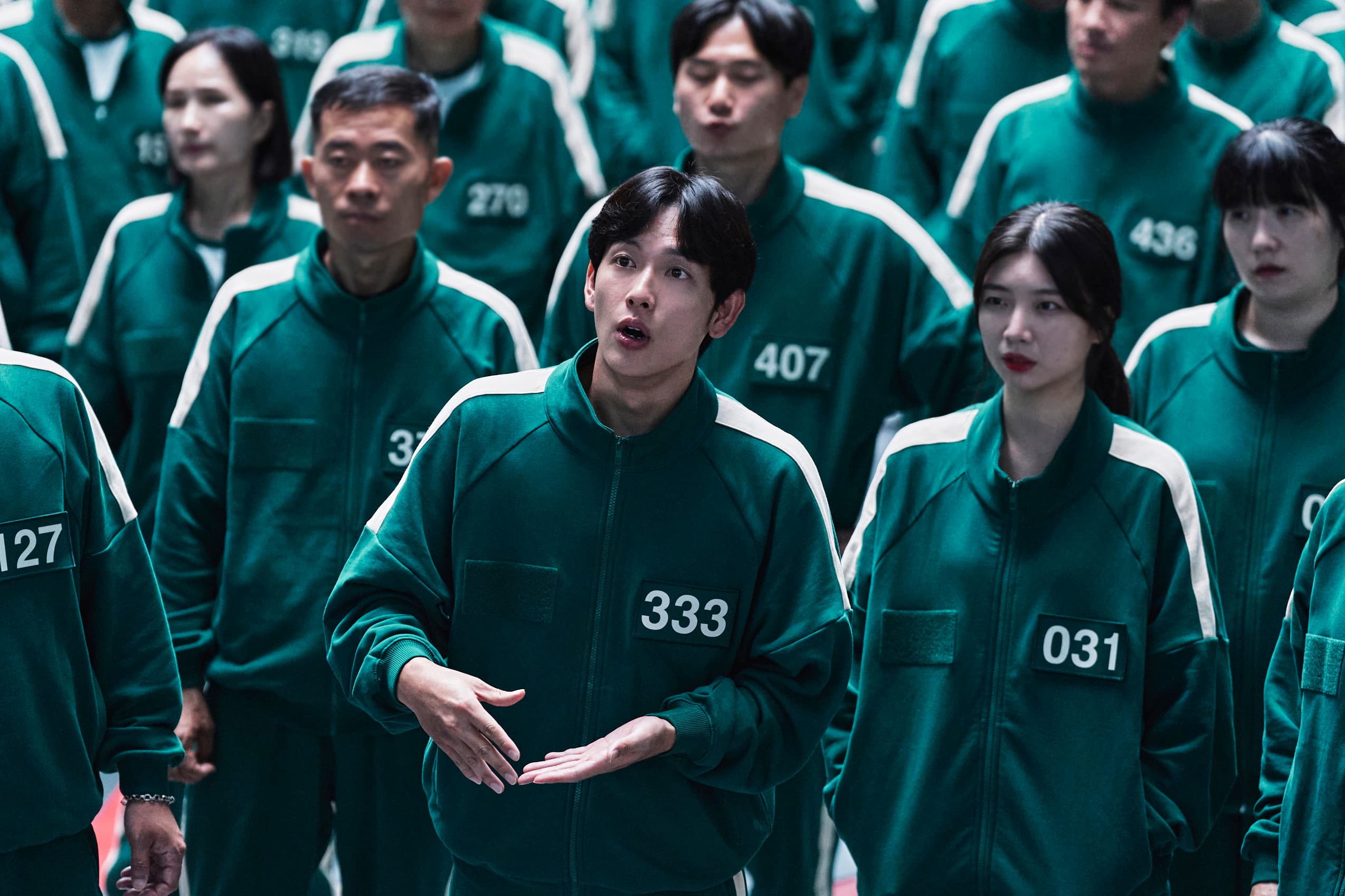 崔勝鉉的角色與任時完(中)有著緊密關係。(Netflix提供)
