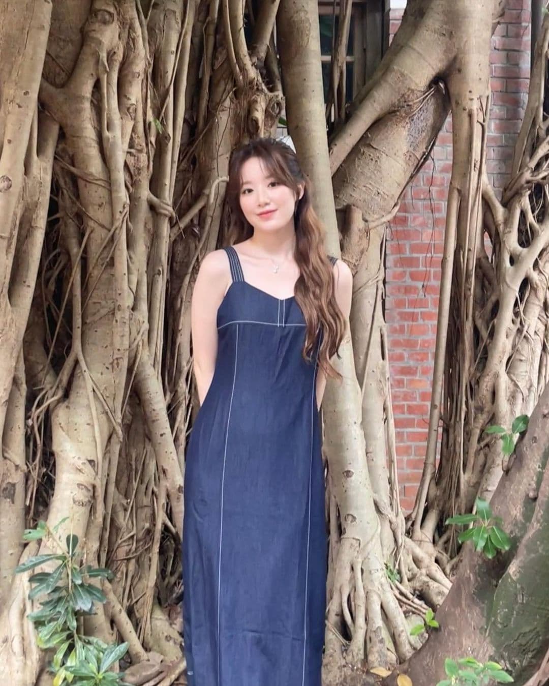 舒華去年返台到不少地方走走逛逛,曬照寫下心聲:「好喜歡回家,好幸福。」(翻攝舒華INS)