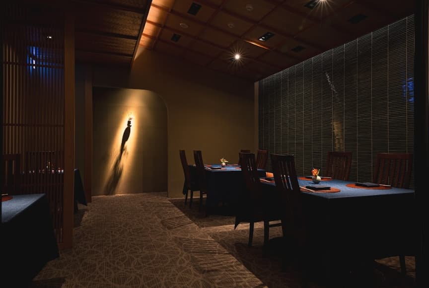 經過調整的用餐空間,依舊以「位上」形式供餐。(赫士盟提供)