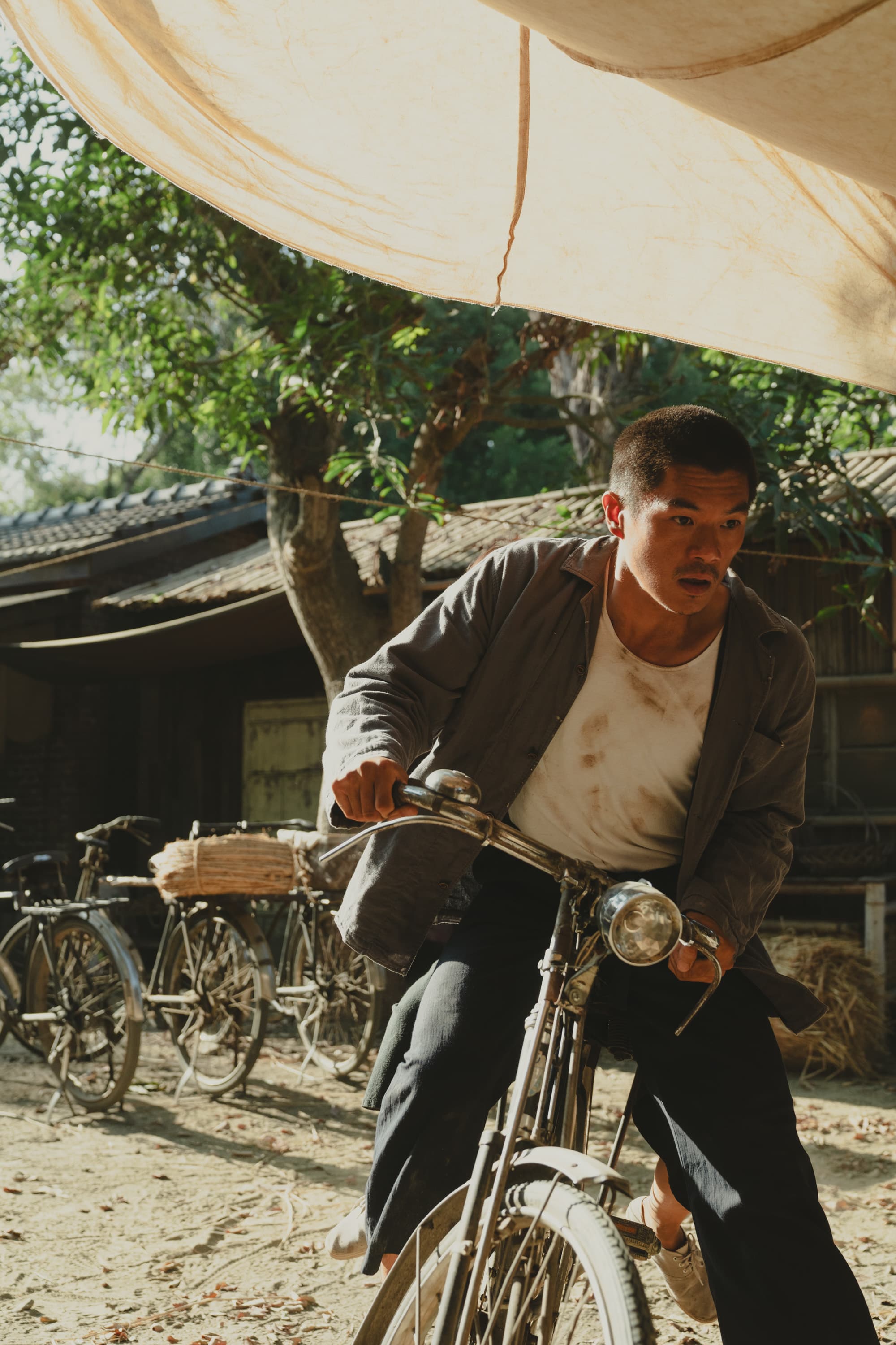 將於11月上映的《大濛》也由柯煒林擔綱演出,導演陳玉勳並在臉書為他打氣。(華文創提供)