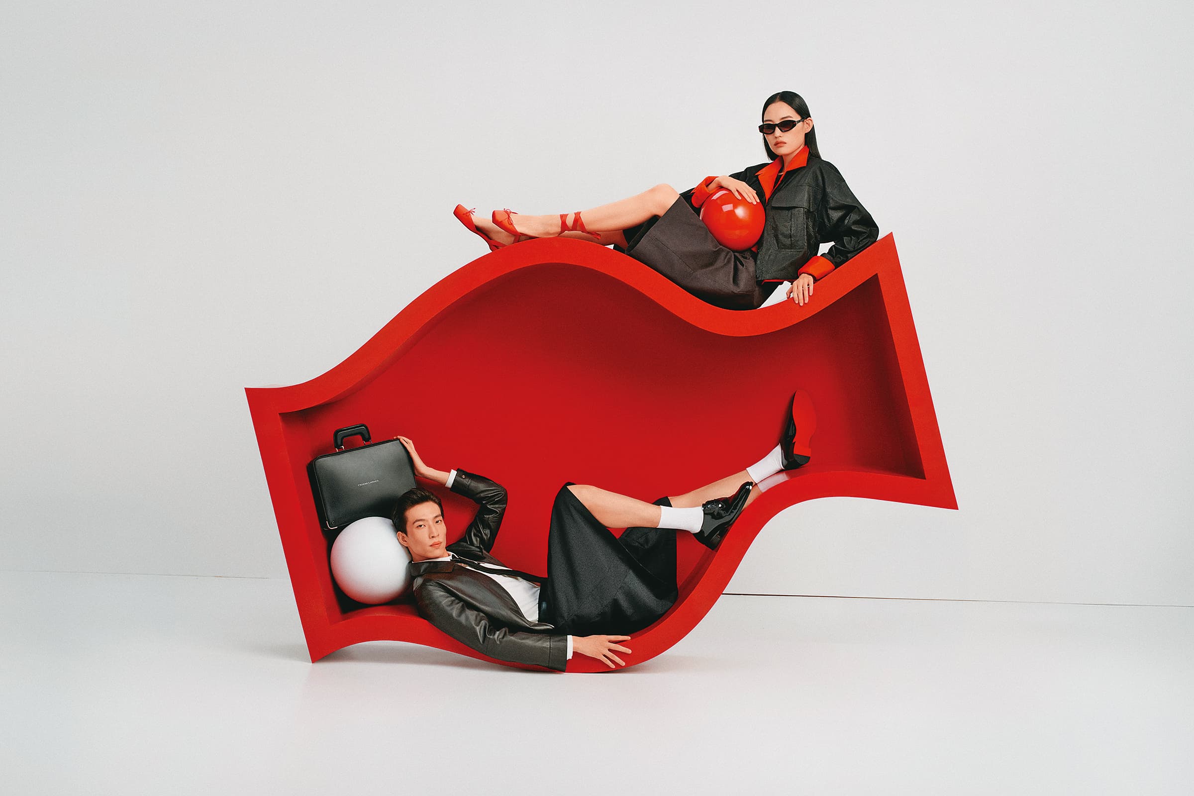 Christian Louboutin以標誌性的經典紅底鞋,在七夕傳遞愛意。(美之心提供)