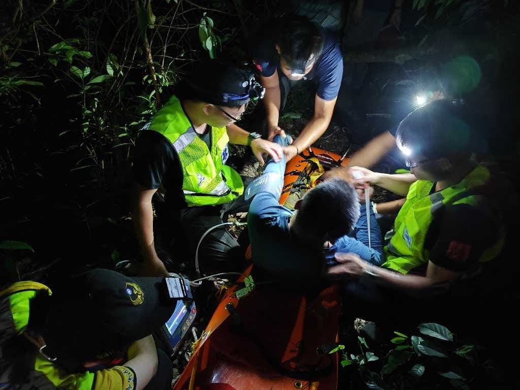 41歲洪姓嚮導在台東浸水營古道遭虎頭蜂群攻擊,送醫搶救仍宣告不治。(台東縣消防局提供)