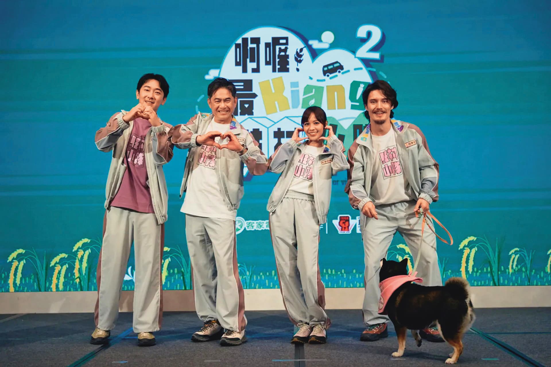 客家電視台《啊喔!最Kiang駐村小隊》讓黃姵嘉(右)和洪都拉斯(左)每天工作滿滿又冒險。(客家電視台提供)