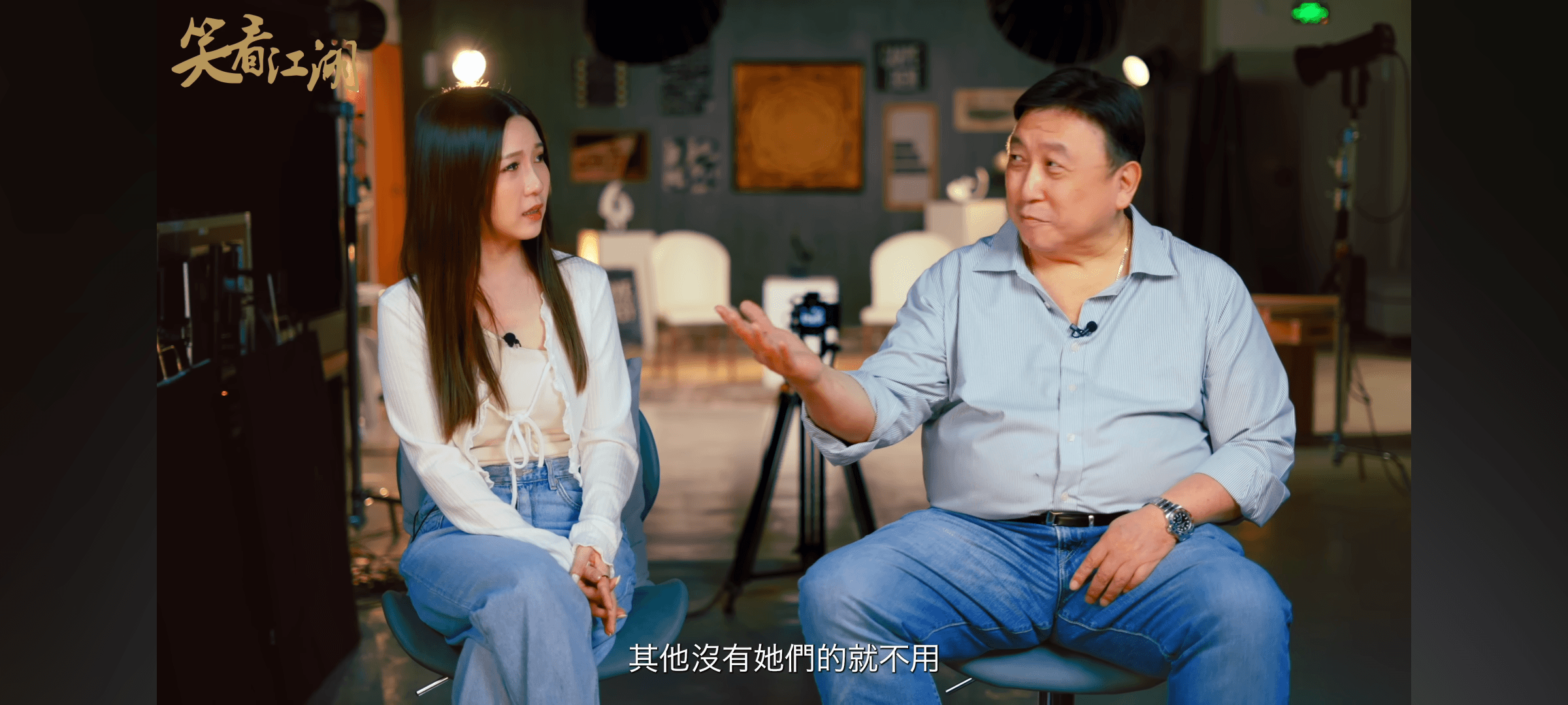 王晶開個人YT頻道大爆香港影壇內幕。左為女兒王子涵。（翻攝自YouTube）