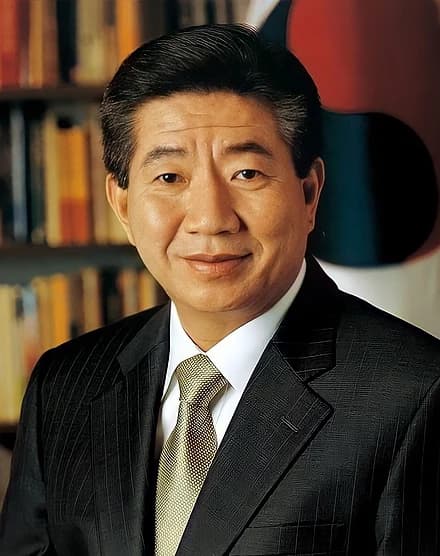 盧武鉉被稱為「平民總統」「草根總統」,2009年跳崖自盡,對韓國社會產生巨大衝擊。(翻攝維基百科)