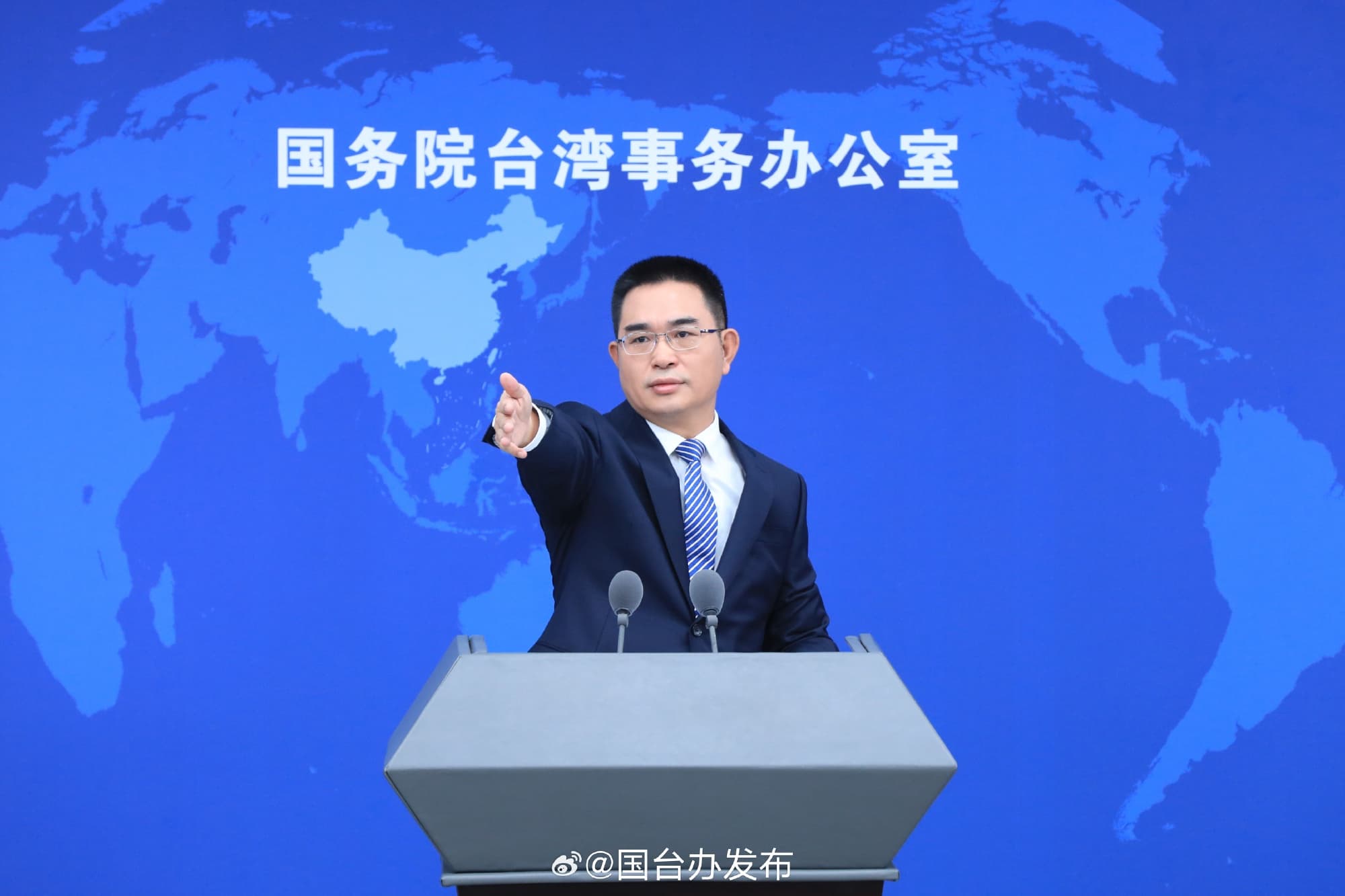 國台辦發言人陳斌華今對於台灣的科目三舞蹈比賽爭議，開酸台人是反中反到反智。（翻攝自國台辦發布微博）