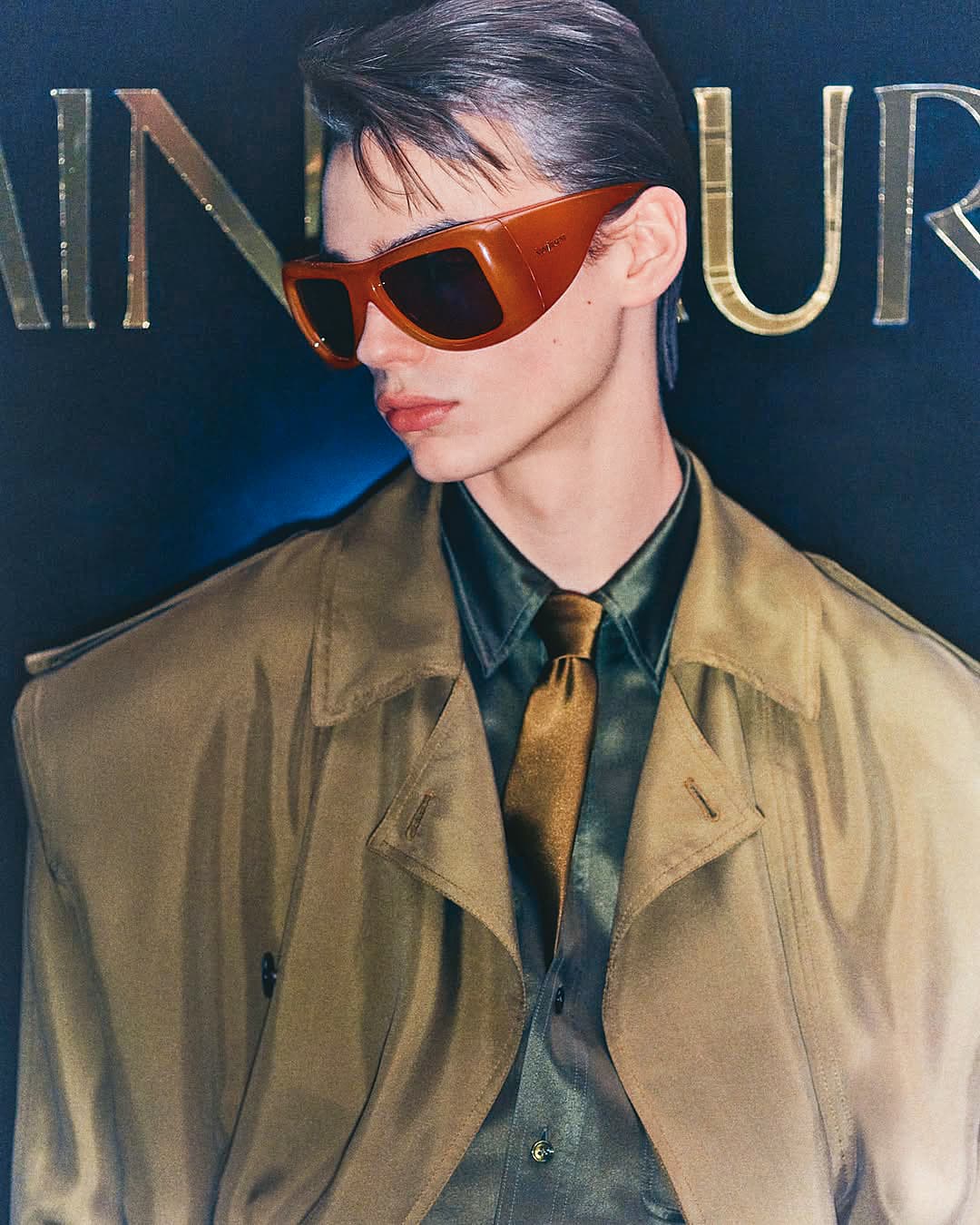 新一季推出的SL 902 HOWL,浮誇造型依舊搶眼。NT$18,700 (翻攝自Saint Laurent IG)