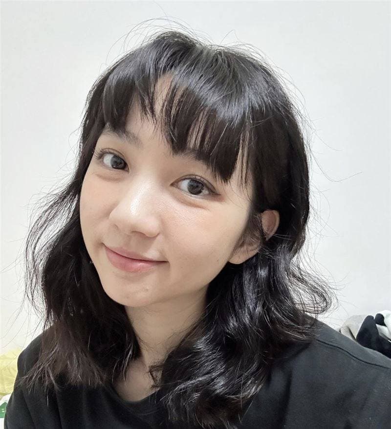 林玉書在演藝圈完全失業,在星巴克打工歡迎粉絲來聊天。(翻攝自林玉書臉書)