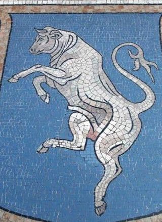 過去的幸運公牛馬賽克作品。