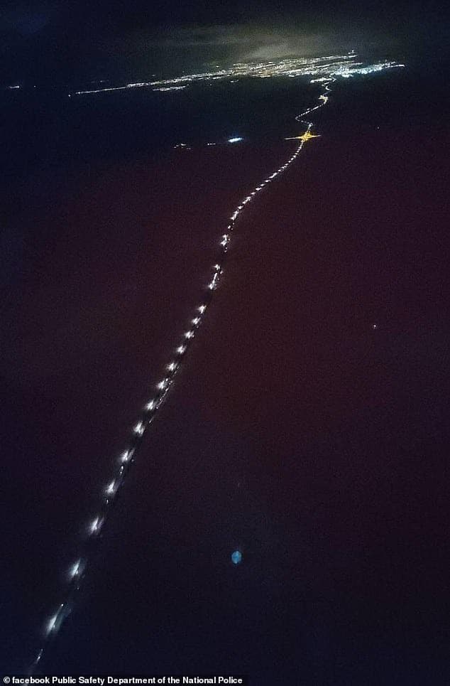夜間空拍當地狀況。(翻自《每日郵報》)