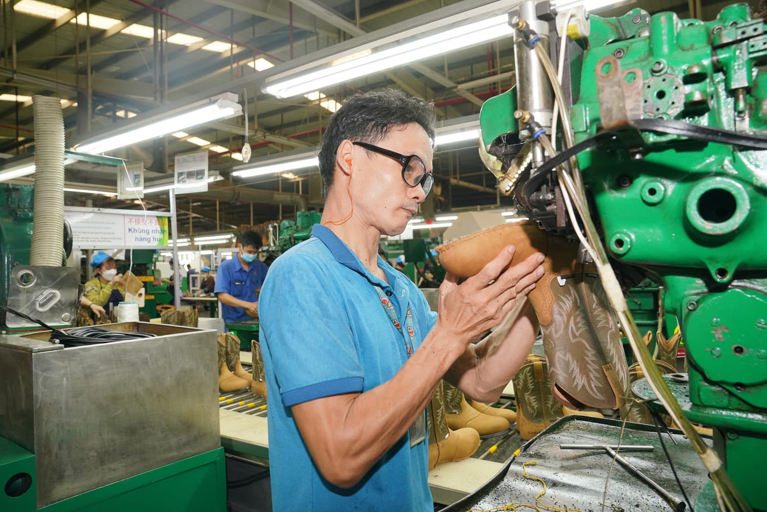 欣錩半世紀前就已引進固特異工法，將鞋面、中底與沿條縫合，再縫起沿條和大底，二道縫製過程讓鞋更堅固耐穿。