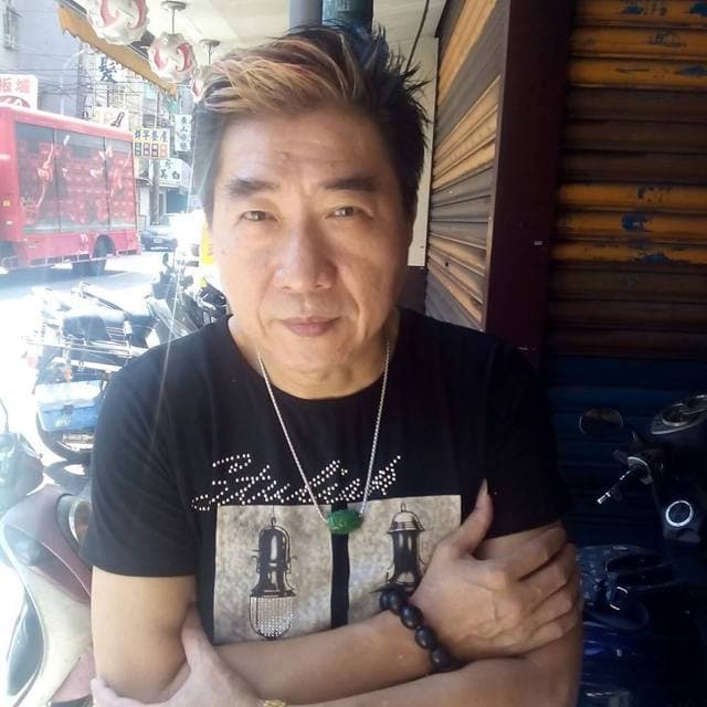 2018年，康龍家中發生火災，太太不幸喪生。（翻攝自康龍臉書）
