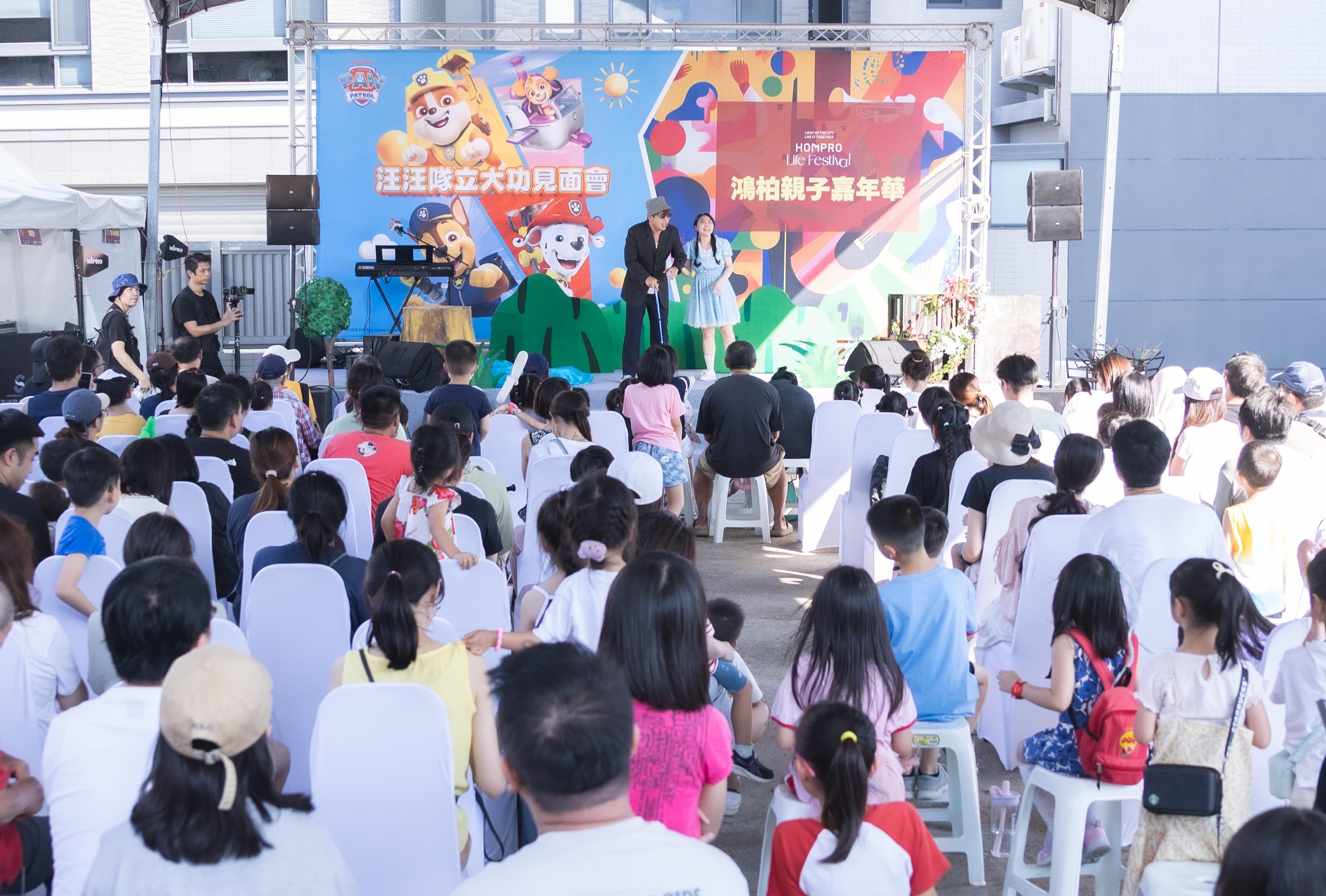 「如果兒童劇團」帶來經典劇目《神奇溫泉水》,在現場與觀眾互動氣氛熱絡,寓教於樂。
