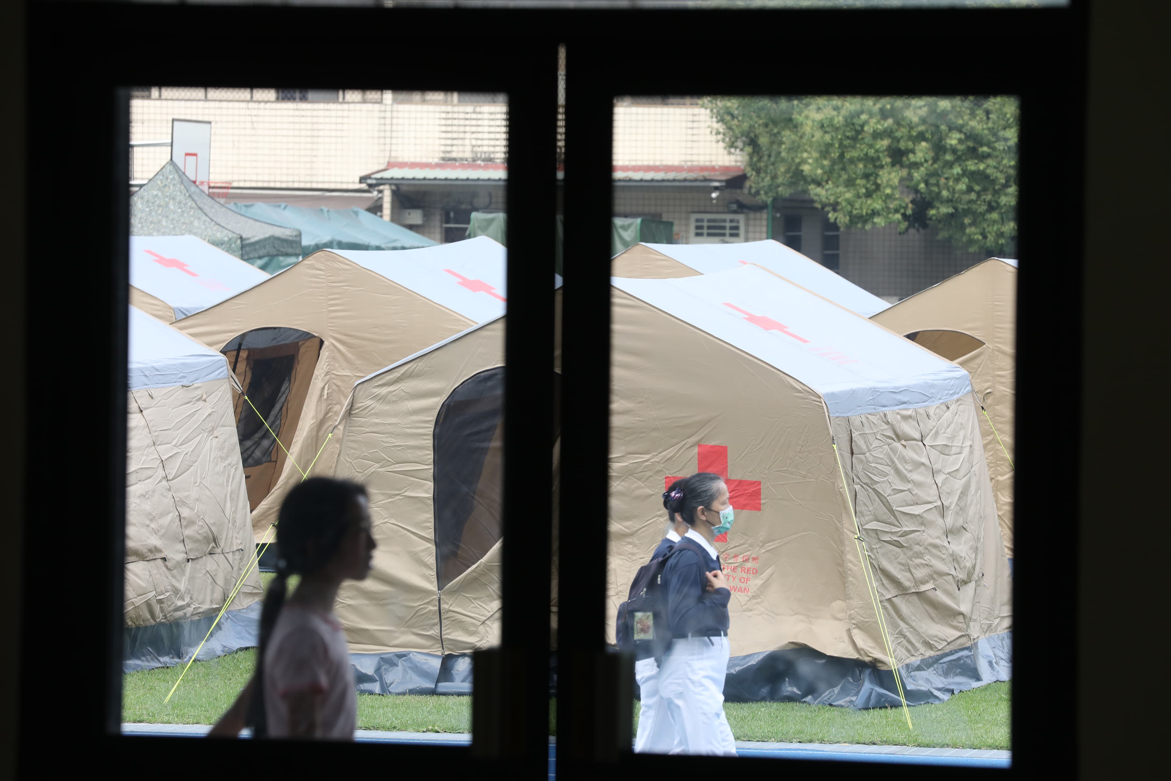 衛福部已收到3千多萬善款,圖為中華國小收容所。