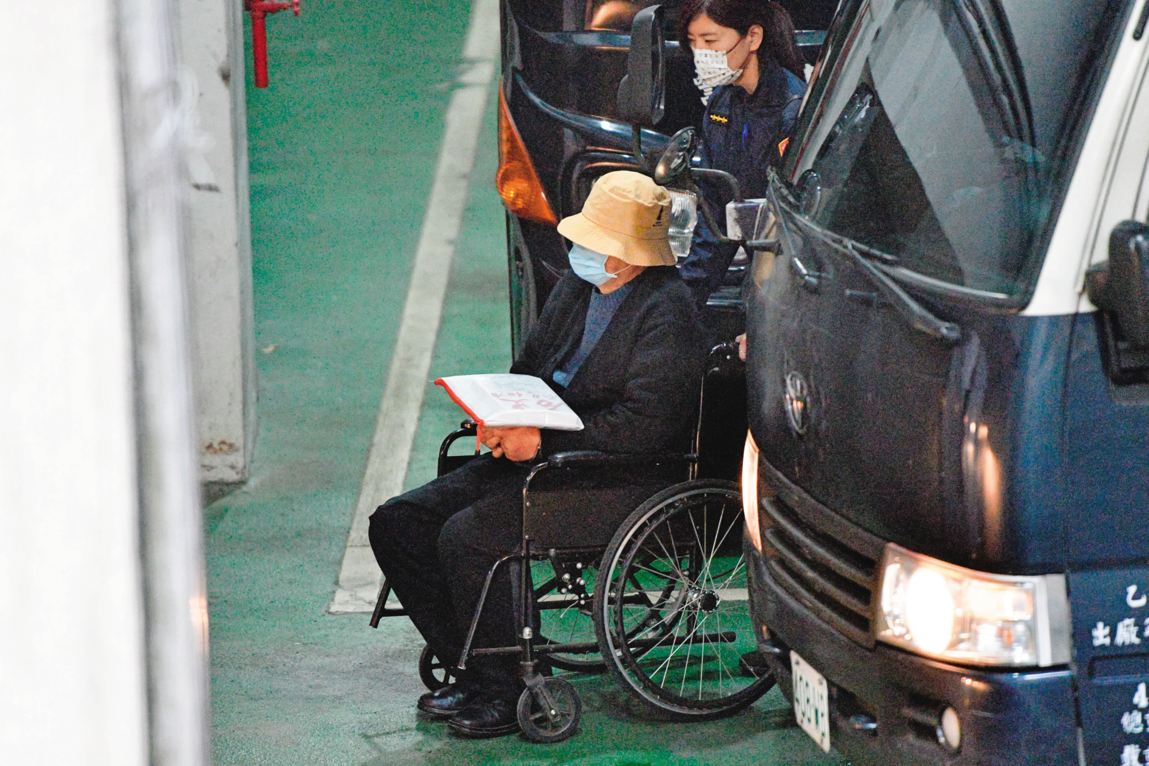 沈慶京行賄柯文哲後獲違法容積率市值逾百億元,將遭依行賄罪起訴。