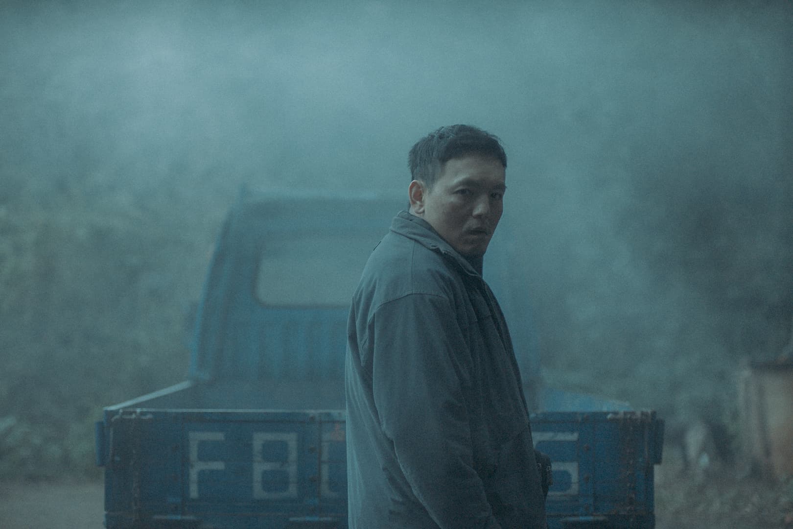 春風在《白衣蒼狗》飾演管理外籍黑工的中層幹部，整部戲都拍攝得很抑鬱沉重。（金馬執委會提供 ）