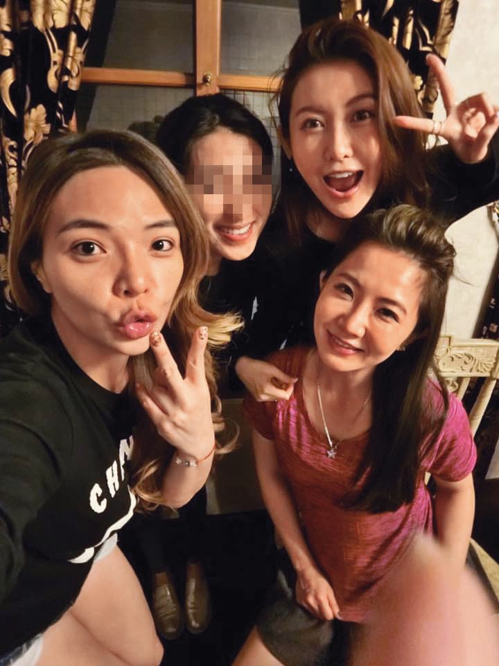 謝忻(右一)經常與小甜甜(左一)、愷樂(右二)玩在一起,但愷樂爆出與羅志祥有不正當關係、退出演藝圈後,已少有聚會。(翻攝自小甜甜IG)