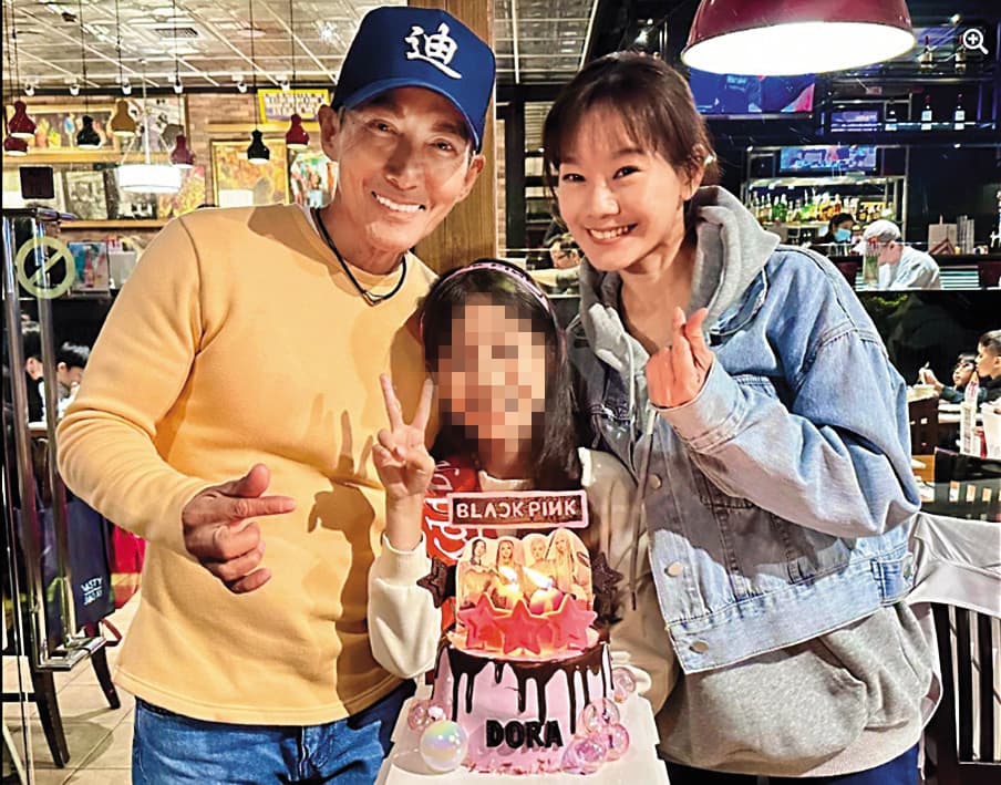 去年4月幫女兒拉拉慶生後,潘若迪(左)與老婆Kiki(右)一家三口同框畫面就再也沒看過。