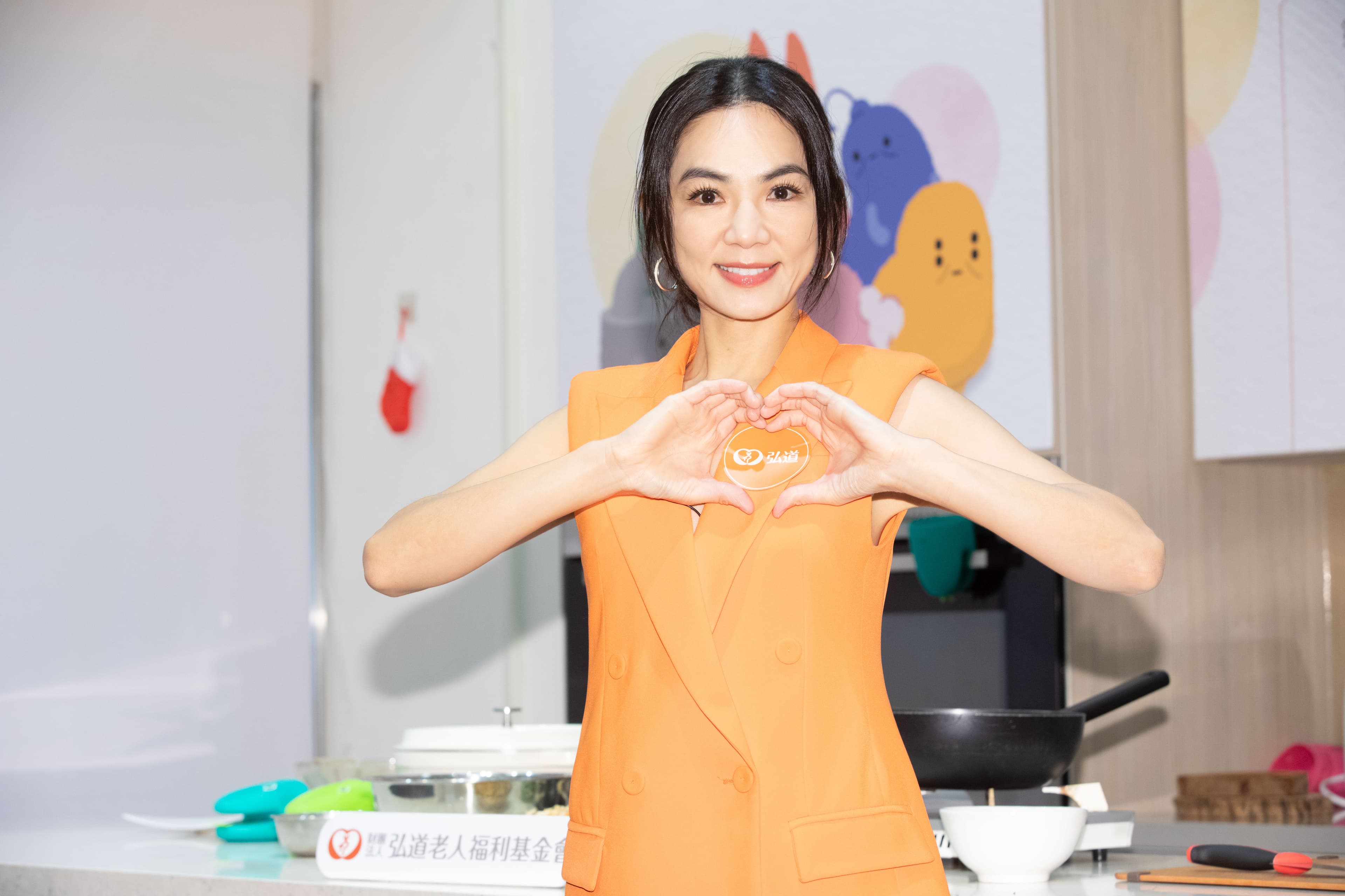 Ella陳嘉樺曝跨年將和姐妹們一起度過。