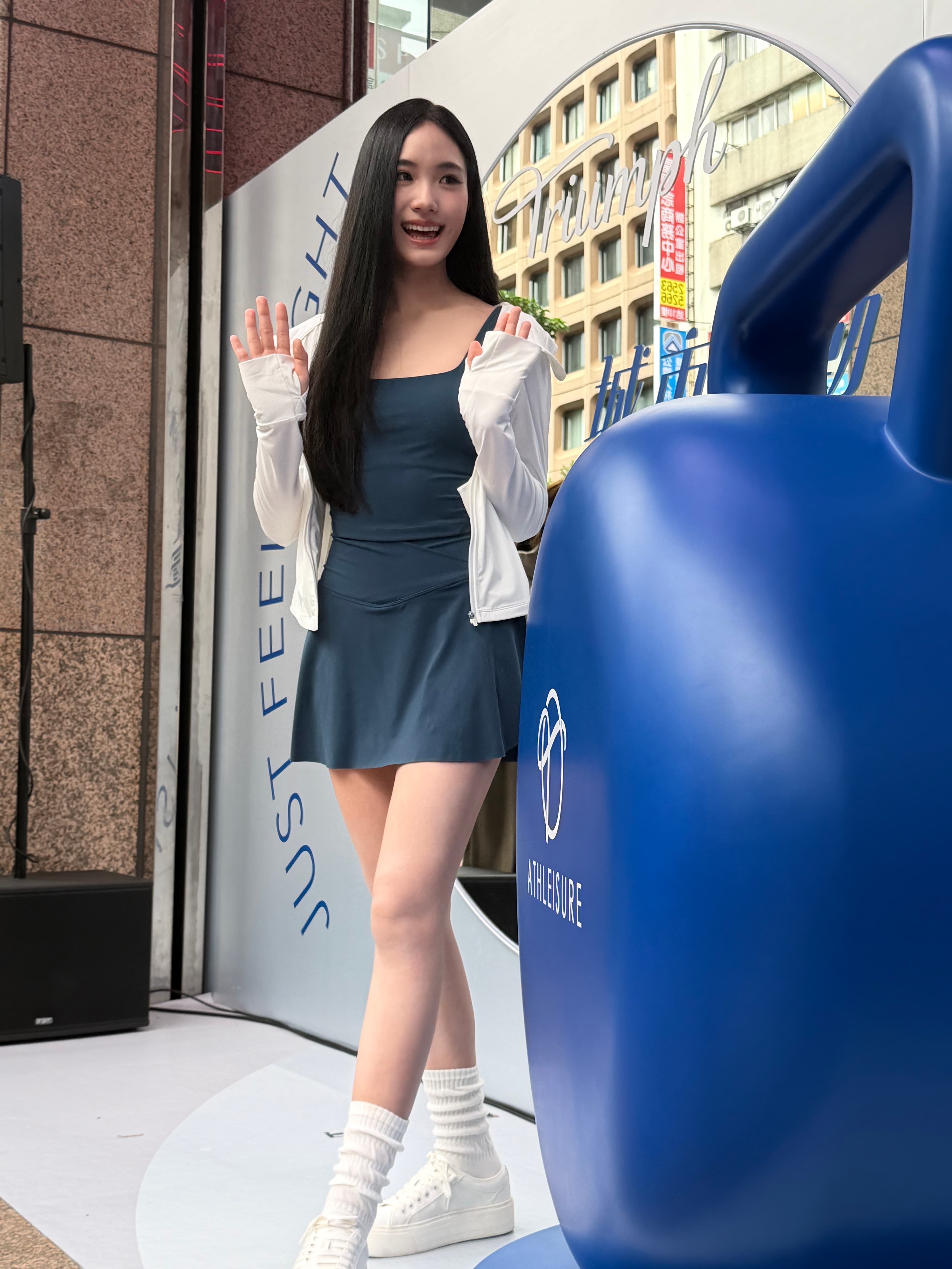 Lily許韶恩身材比例勻稱,完全美少女之姿。