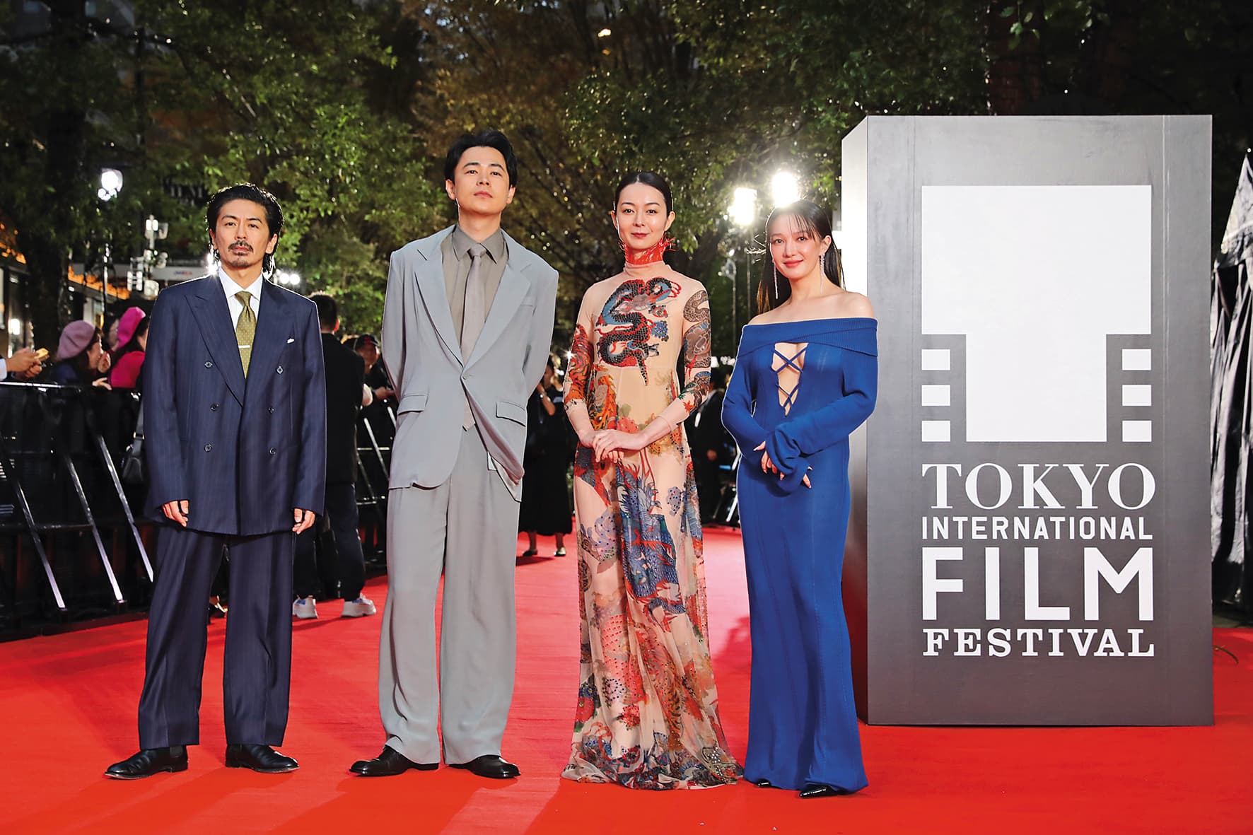 《雨中的慾情》入選第37屆東京國際影展主競賽單元,主要演員登上開幕紅毯。(東京國際影展提供)