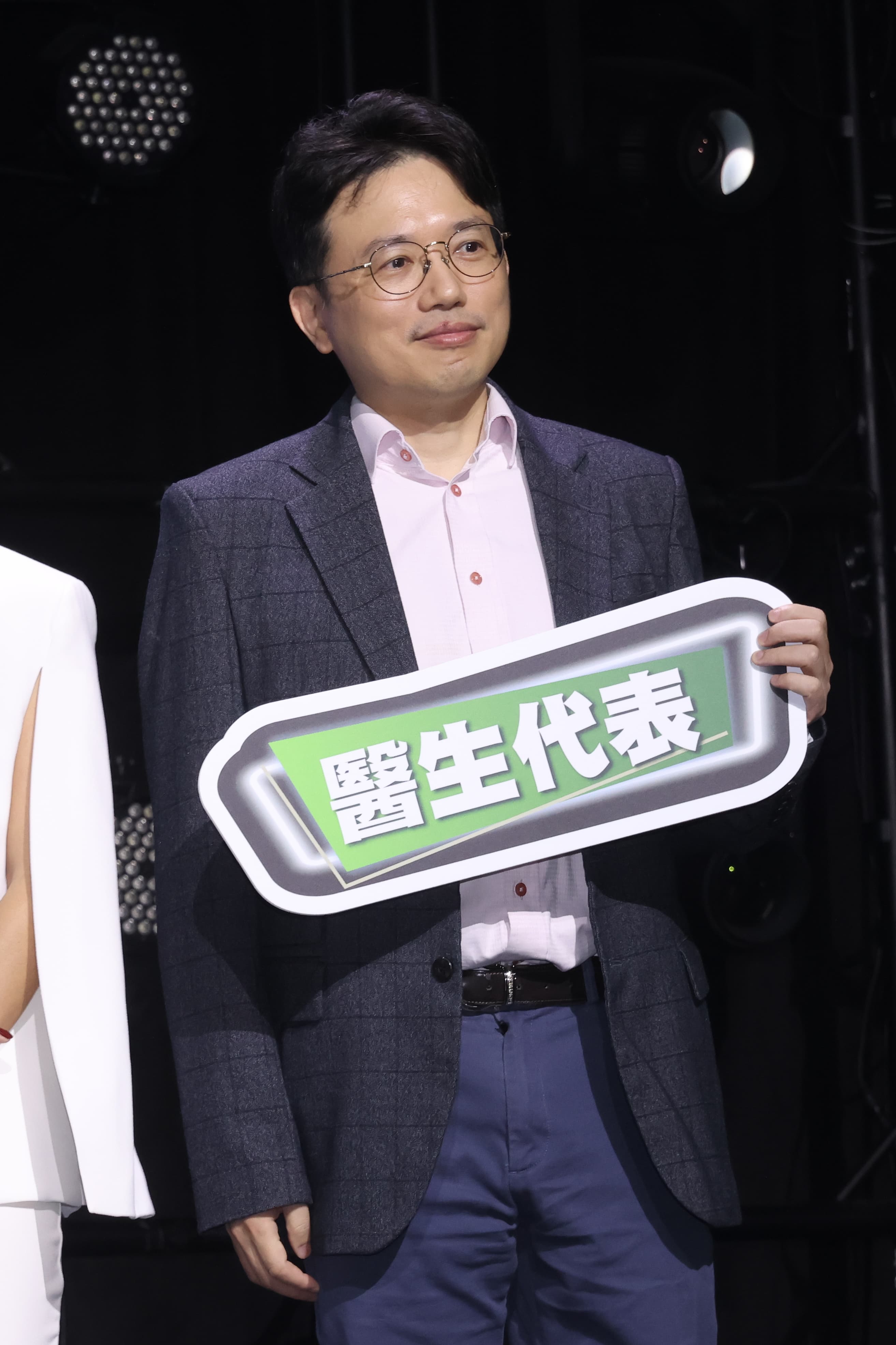 江坤俊出席活動快閃離去。