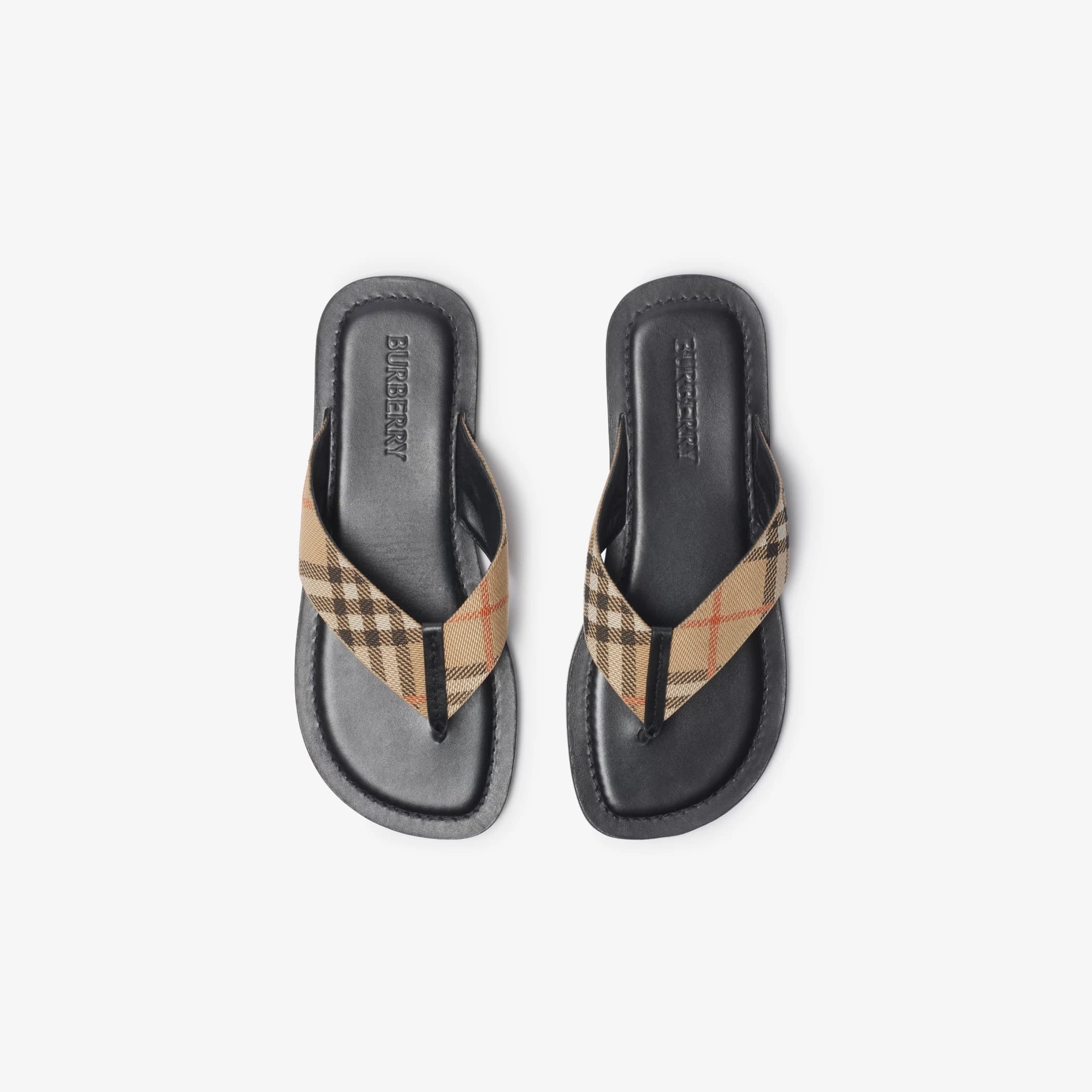 格紋Pavilion涼鞋。NT$22,900(翻攝自BURBERRY官網)