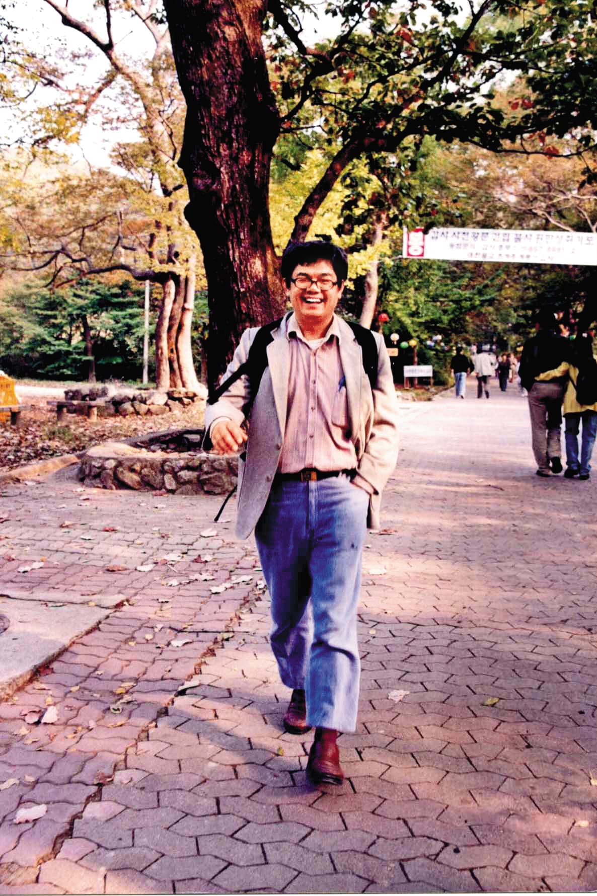 29歲的楊儒賓,當時他在韓國外國語大學擔任講師1年。(楊儒賓提供)