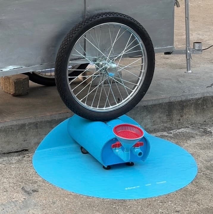 查猜萬為街頭攤車設計的「Street Vendor Grease Trap」。(翻攝 IG/everyday_architect)