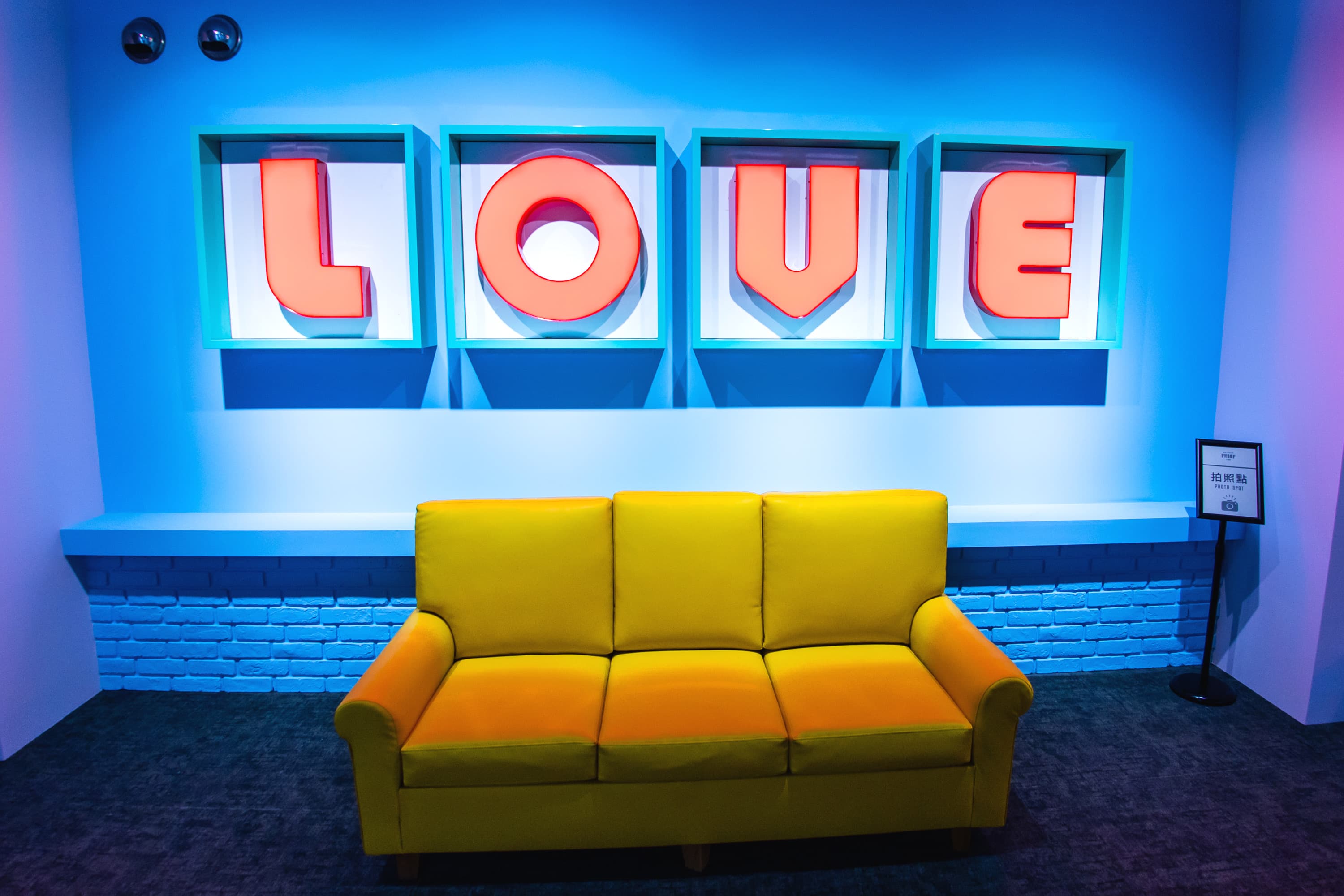 〈Boy With Luv〉MV場景。(iMe TW提供)