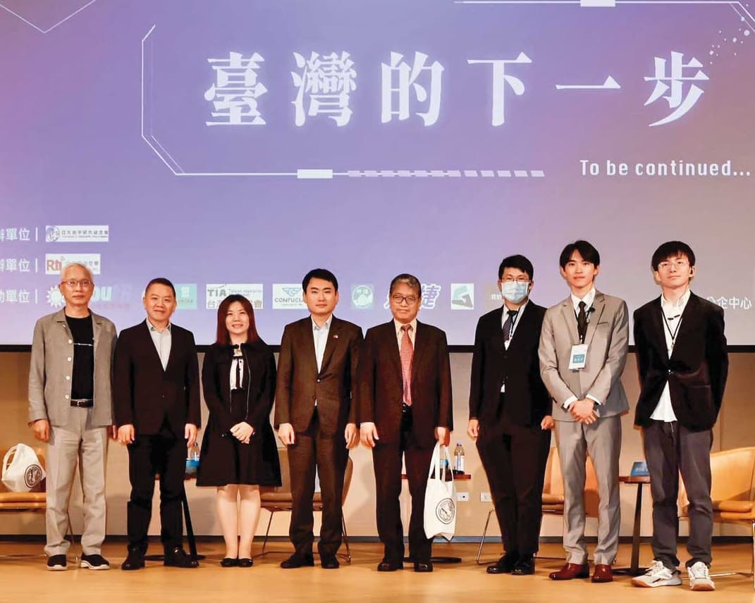 台灣大學的社團「國安社」成立不到3年就有2百多位社員,此為他們去年舉辦的國安青年論壇。戴口罩者為創社社長吳浩宇。(吳浩宇提供)
