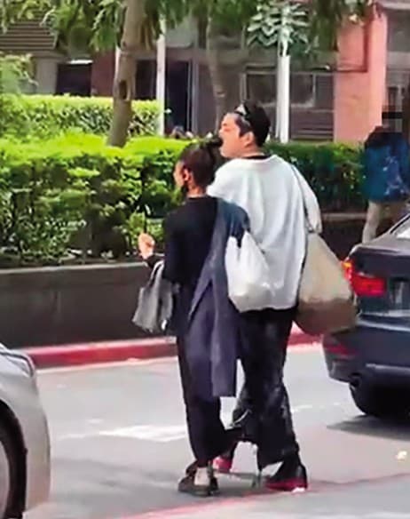 今年中,本刊讀者還提供王大陸與女友蔡卓宜的熱戀畫面,沒想到之後隨即爆出分手。(讀者提供)