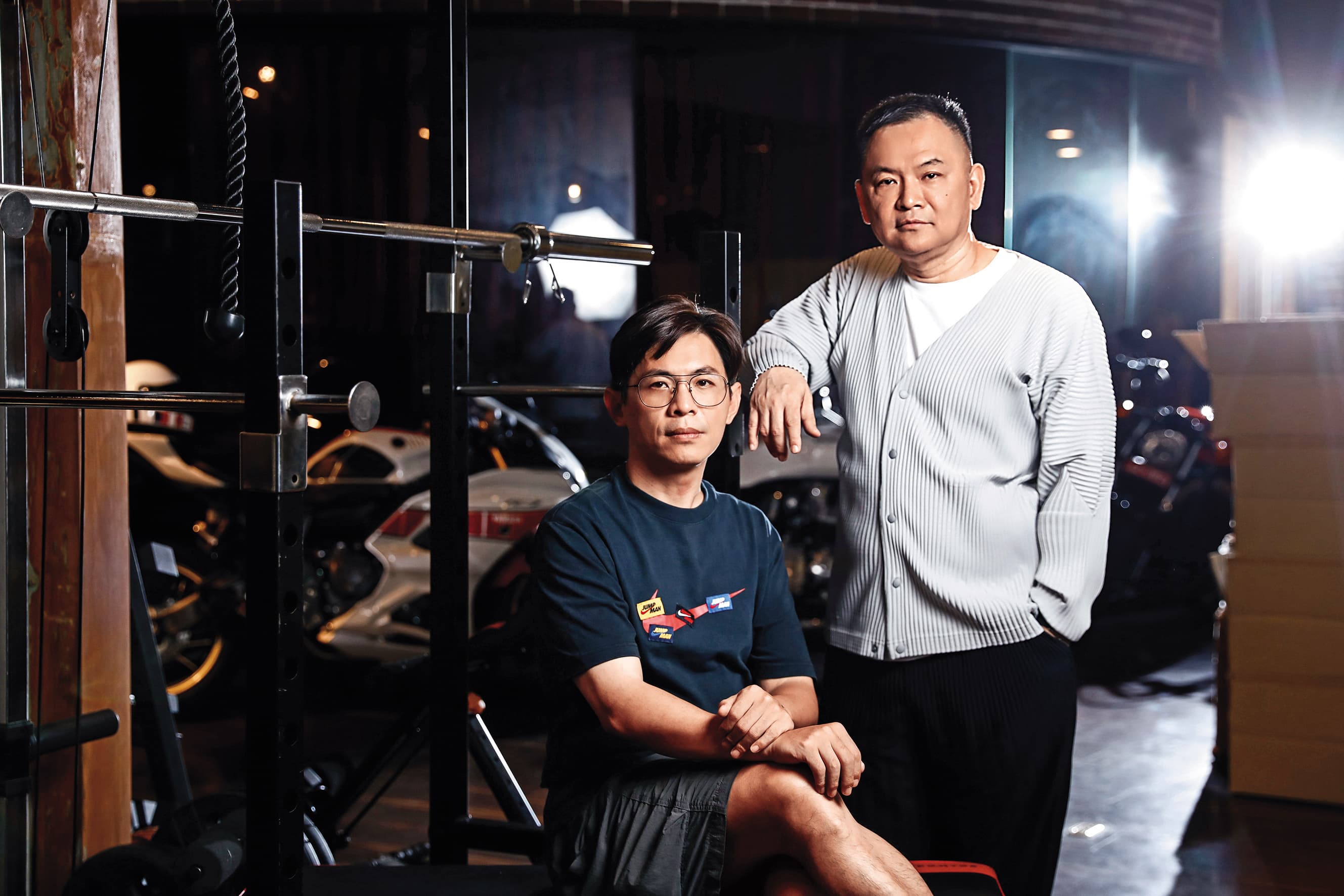 監製張威縯(右)與導演姜瑞智(左)聯手打造《角頭》IP。