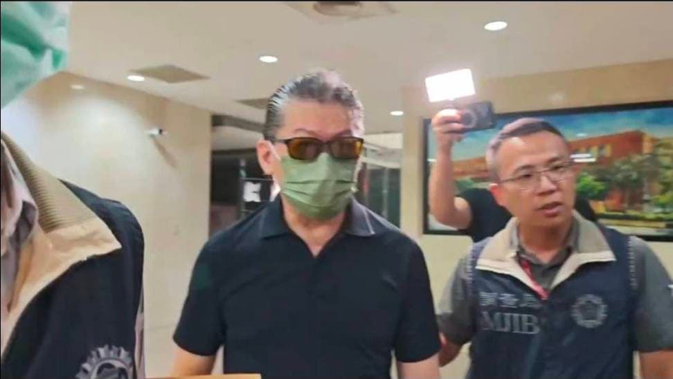 宏泰集團主席林鴻南遭控為養地左手賣右手,利用錯綜複雜的金流隱匿關係人交易,北檢今晨以1,000萬元將他交保。
