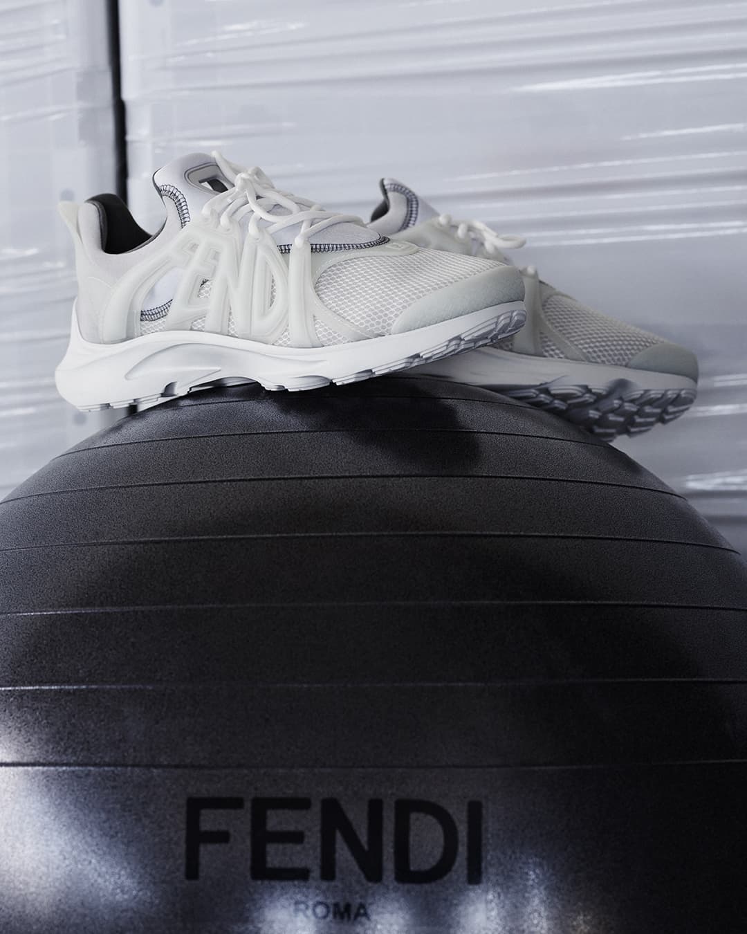 FENDI Tag運動鞋。(FENDI提供)