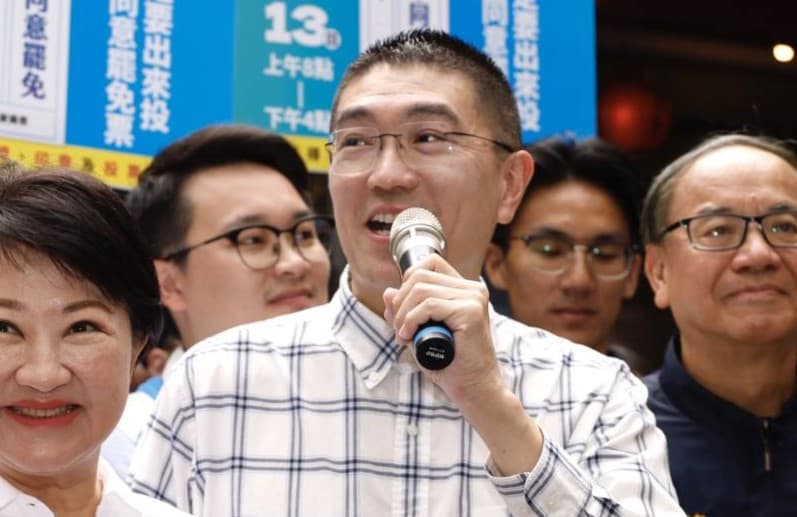 傳出謝國樑捐款200萬元給民眾黨,檢調為避免政治紛擾,在罷免案後才傳喚他到案說明。