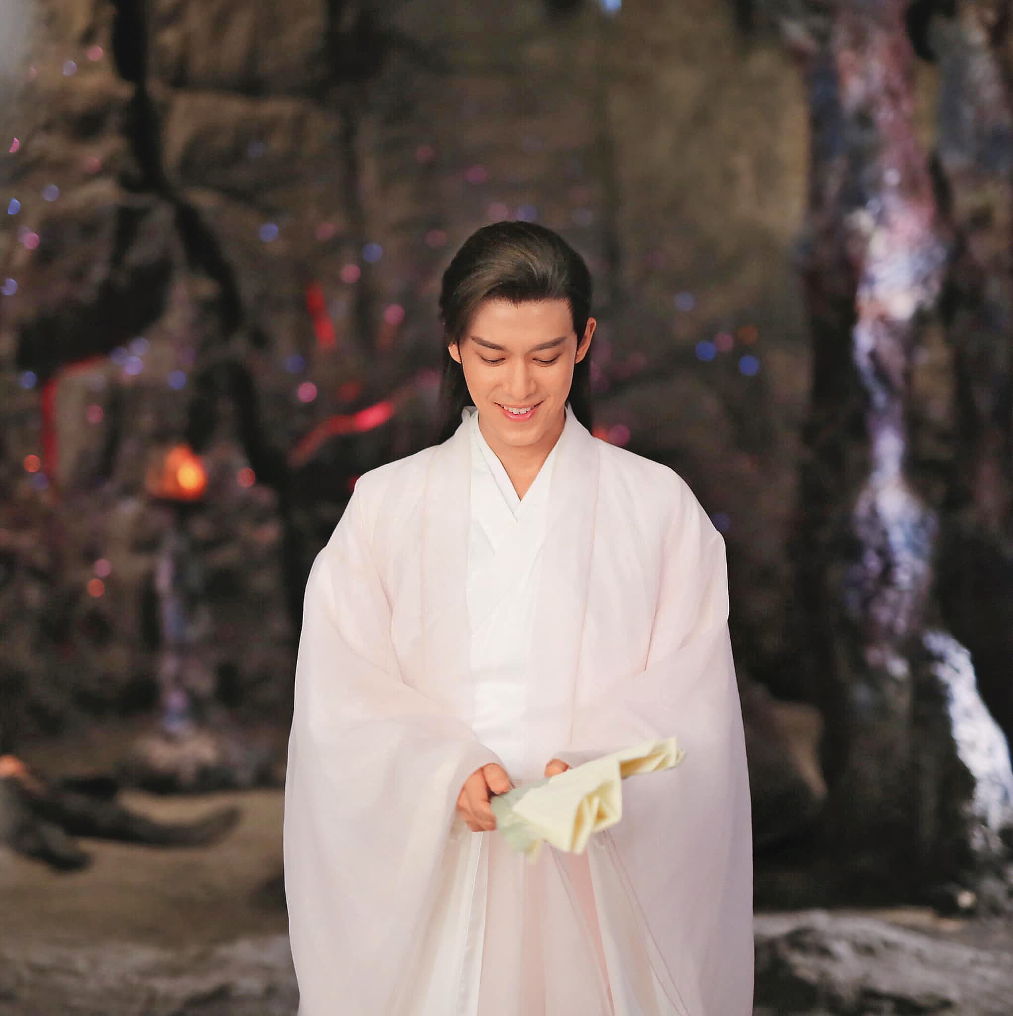 陳楚河因演出《三生三世枕上書》的「折顏」一角,受到歡迎。